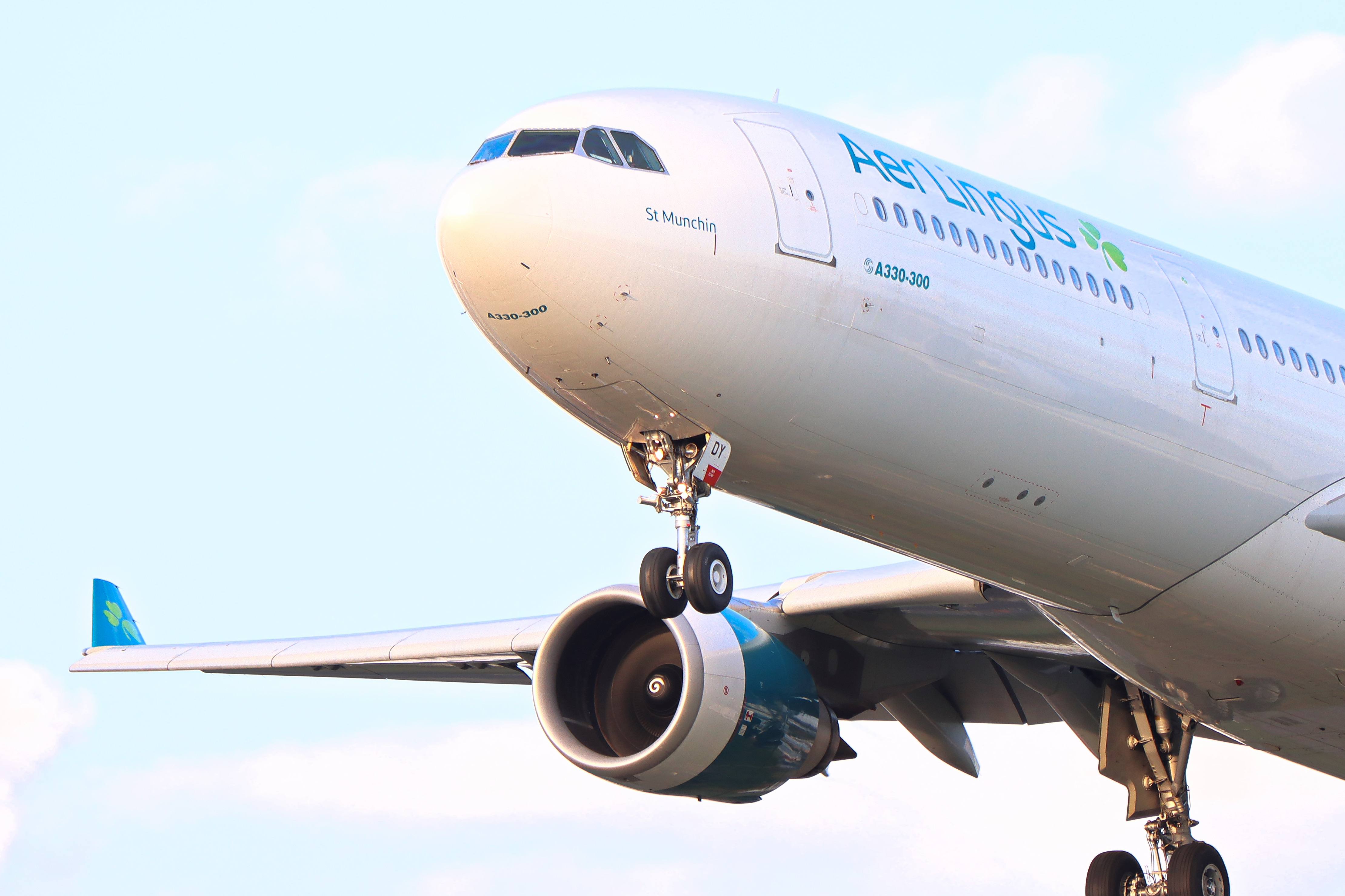 Full size: Aer Lingus Airbus A330-300 EI-EDY at London Heathrow International Airport
