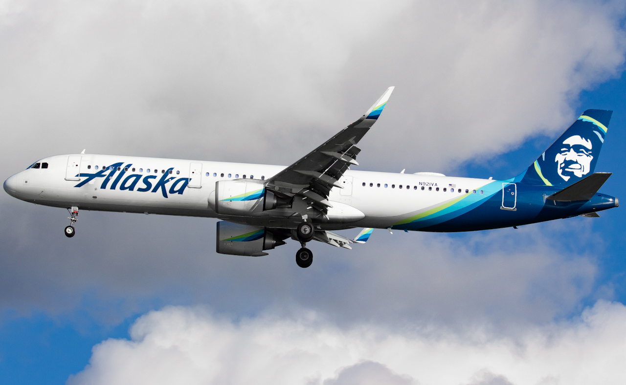 Full size: Alaska Airlines Airbus A321NEO N921VA at Tampa International Airport