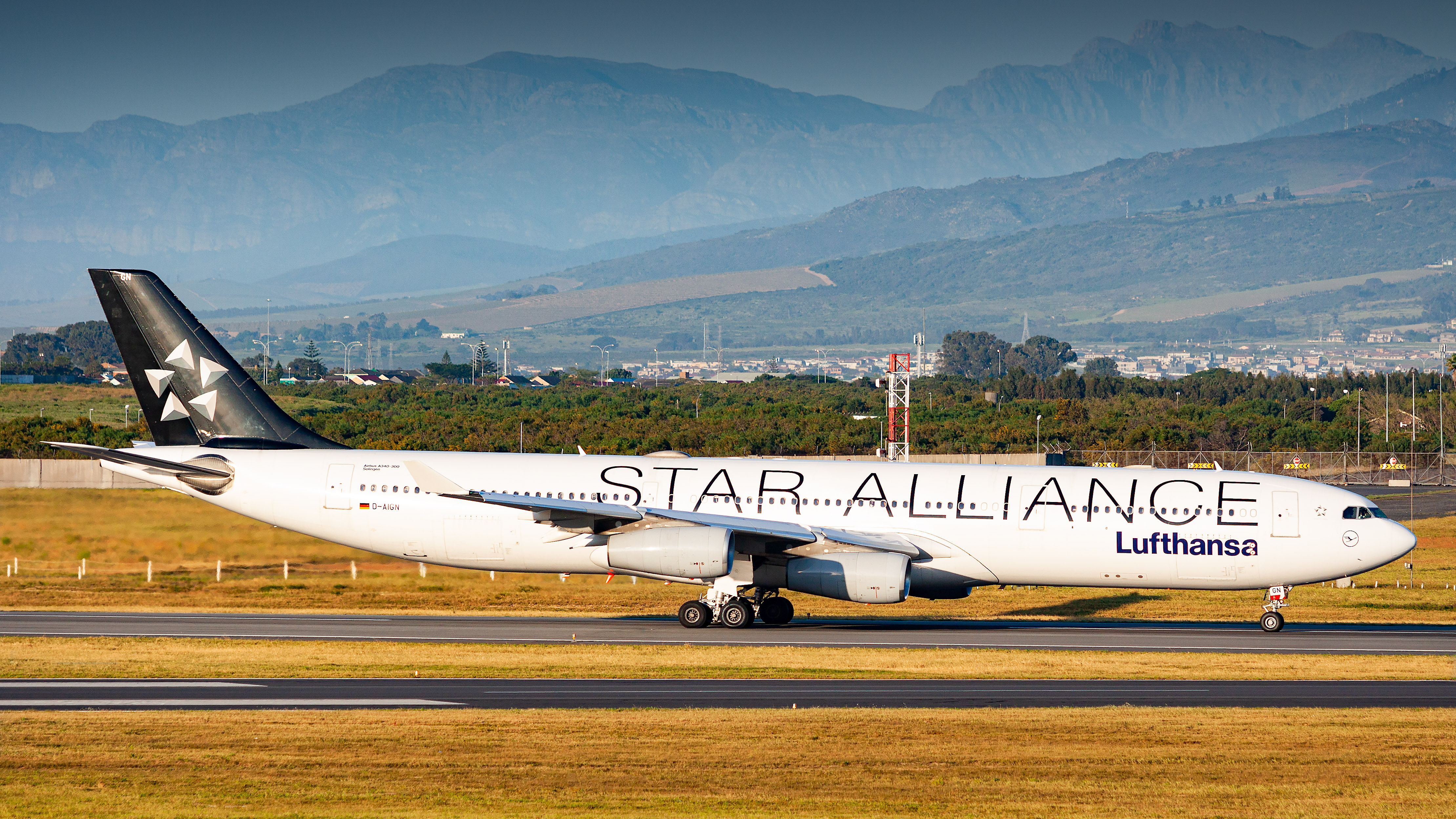 Full size: Lufthansa Airbus A340-300 D-AIGN at Cape Town International Airport