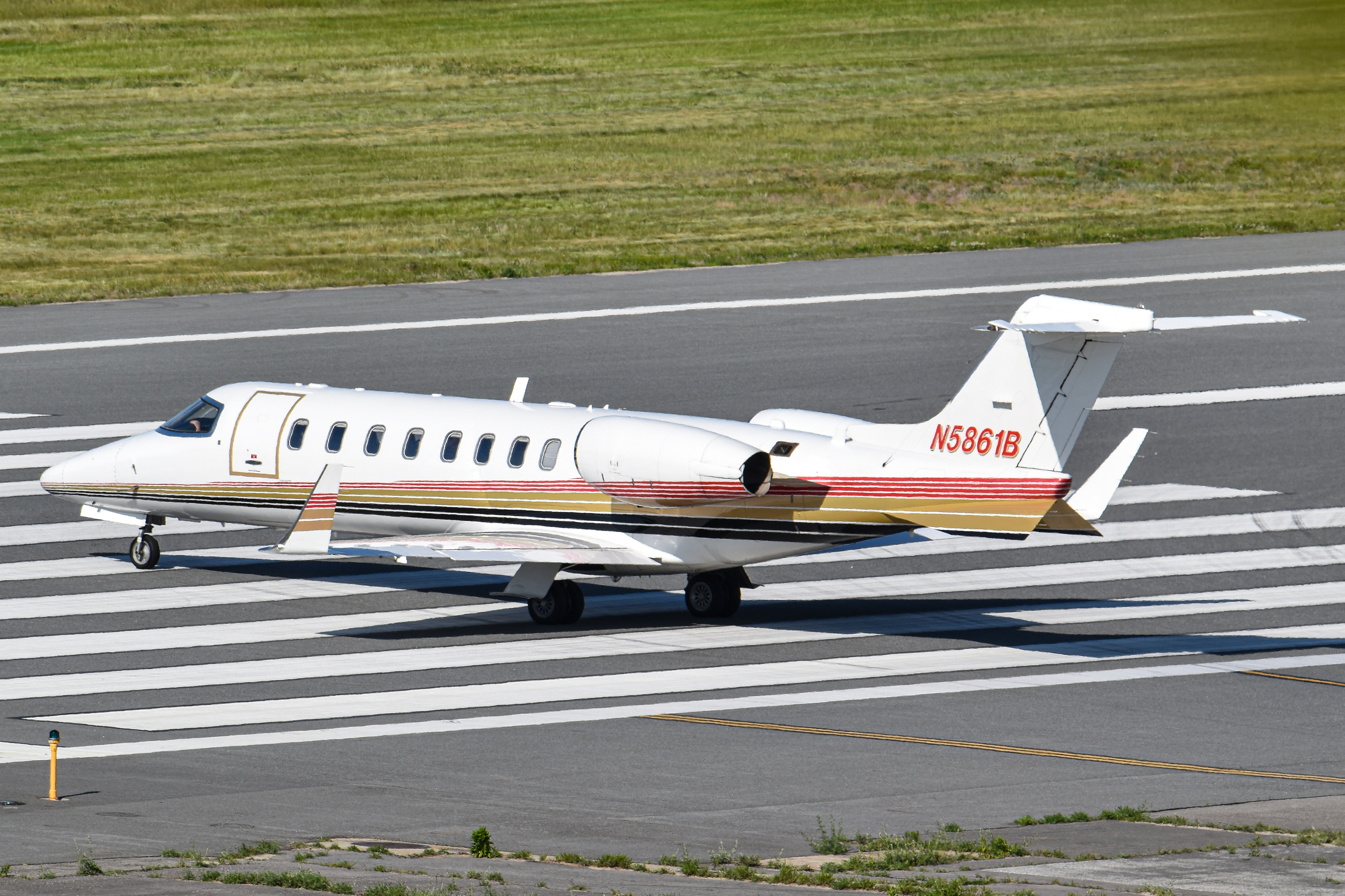 Full size: PRIVATE Learjet 45 N5861B at 
