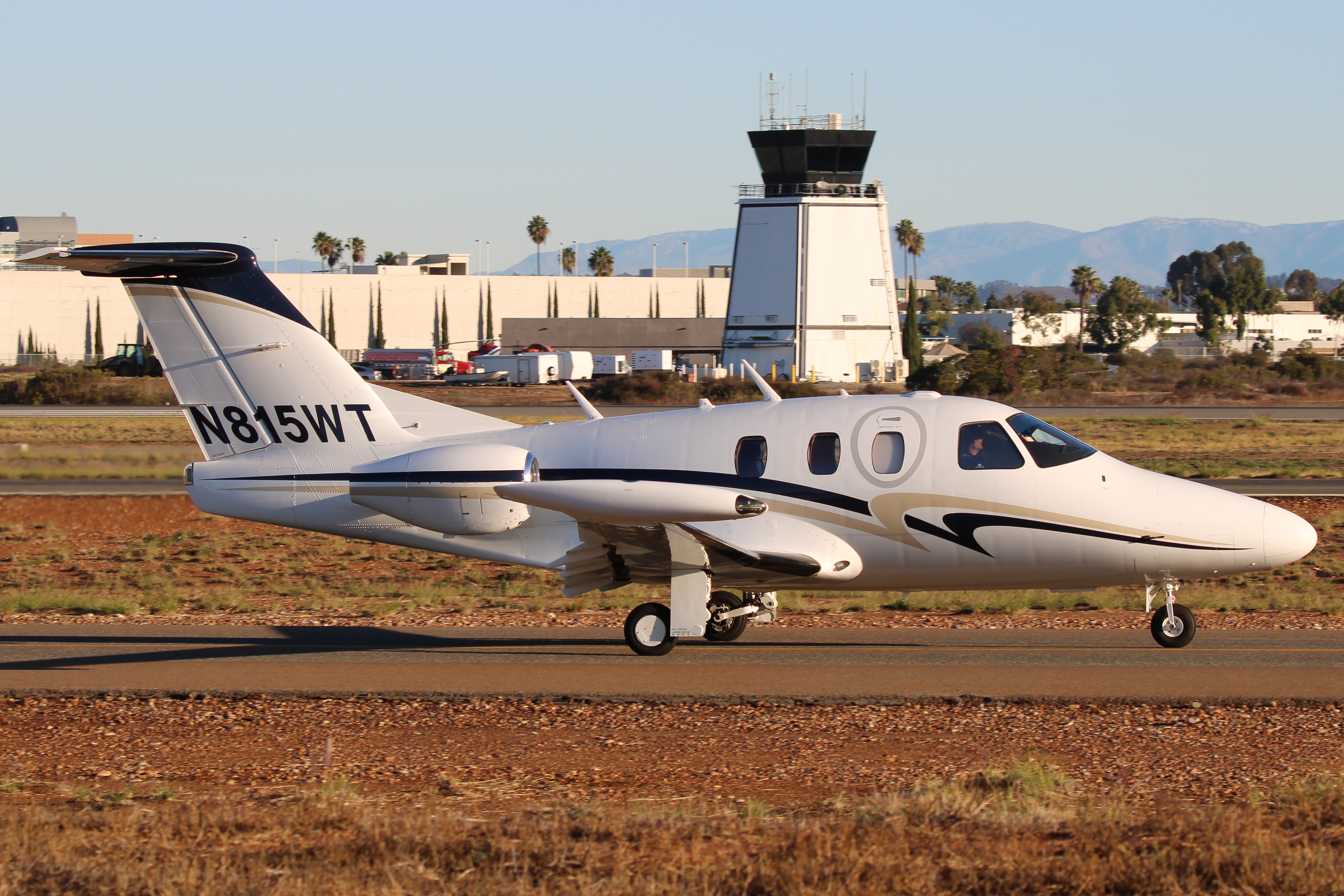 Full size: PRIVATE Eclipse 500 N815WT at Montgomery-Gibbs Executive Airport