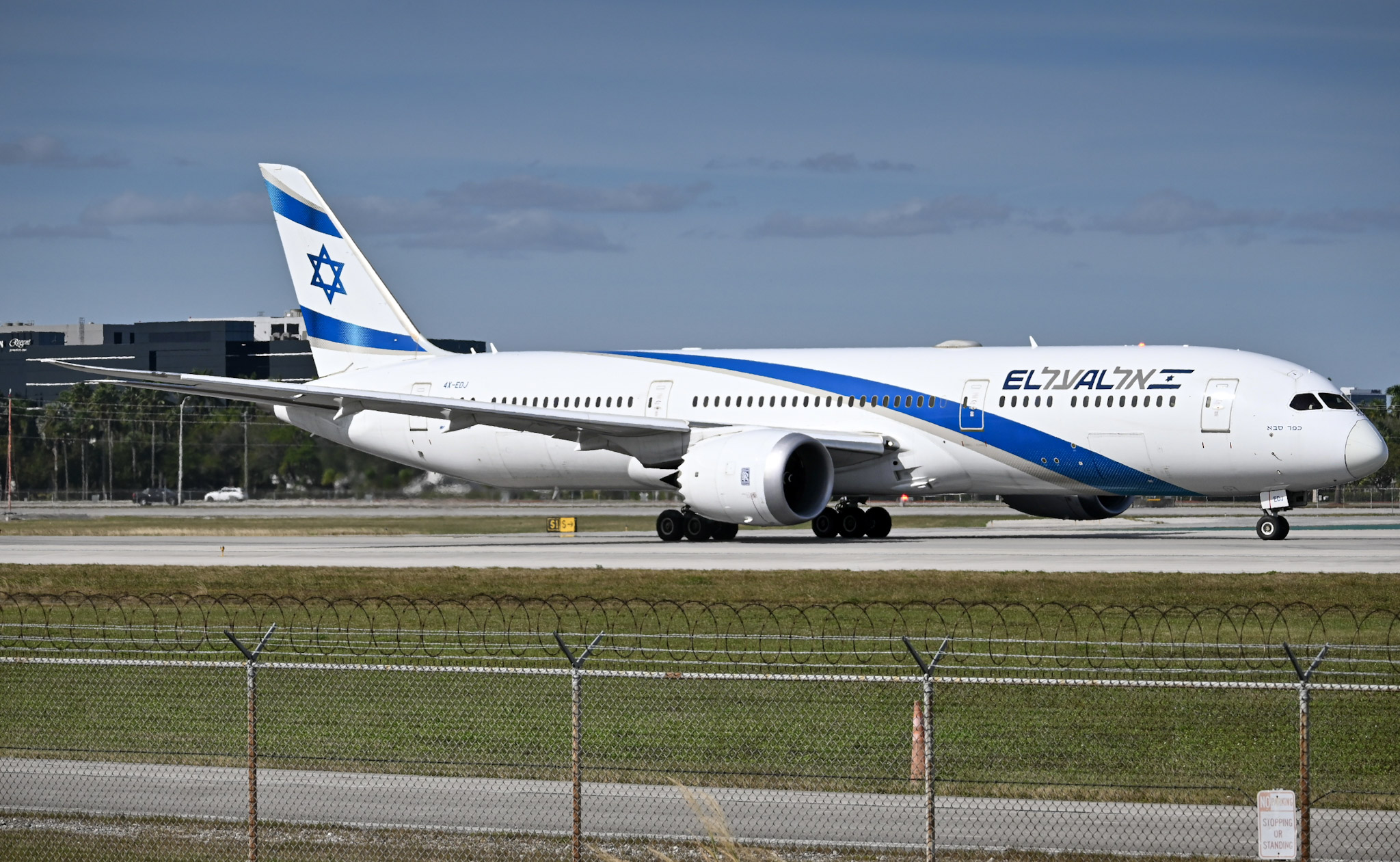 Full size: El Al Boeing 787-9 4X-EDJ at Miami International Airport