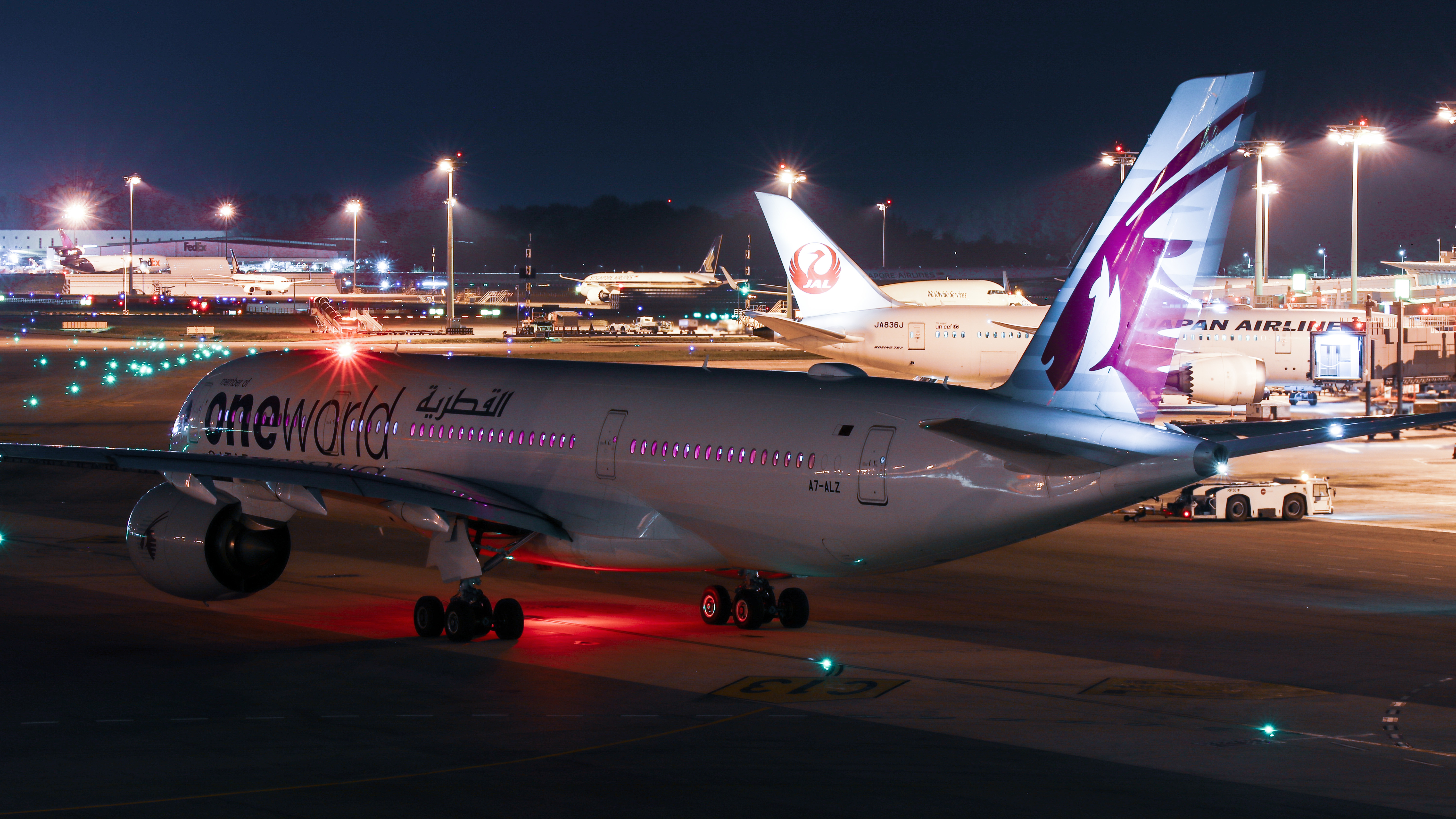 Full size: Qatar Airways Airbus A350-900 A7-ALZ at Singapore-Changi Airport