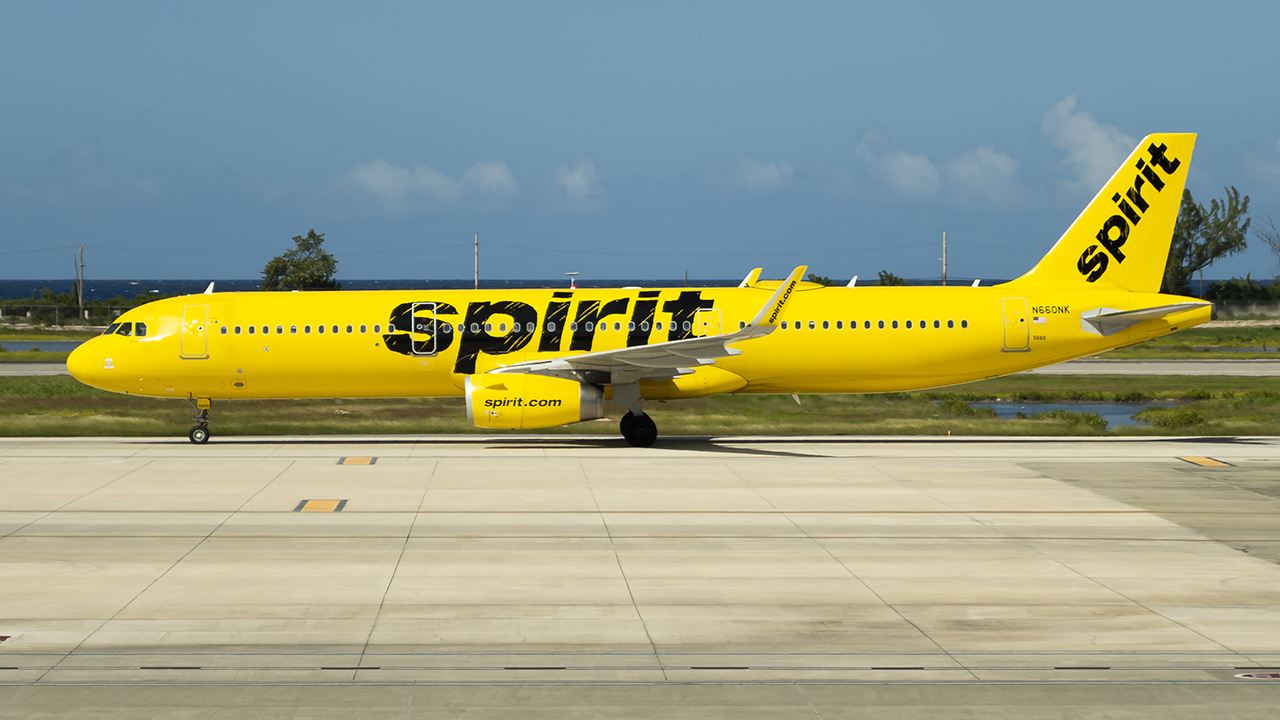Full size: Spirit Airlines Airbus A321-200 N660NK at Montego Bay Sangster International Airport