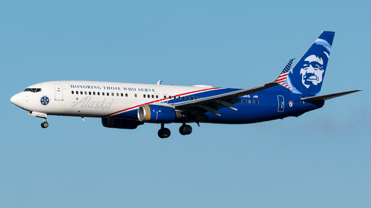 Full size: Alaska Airlines Boeing 737-800 N570AS at Hartsfield-Jackson Atlanta International Airport