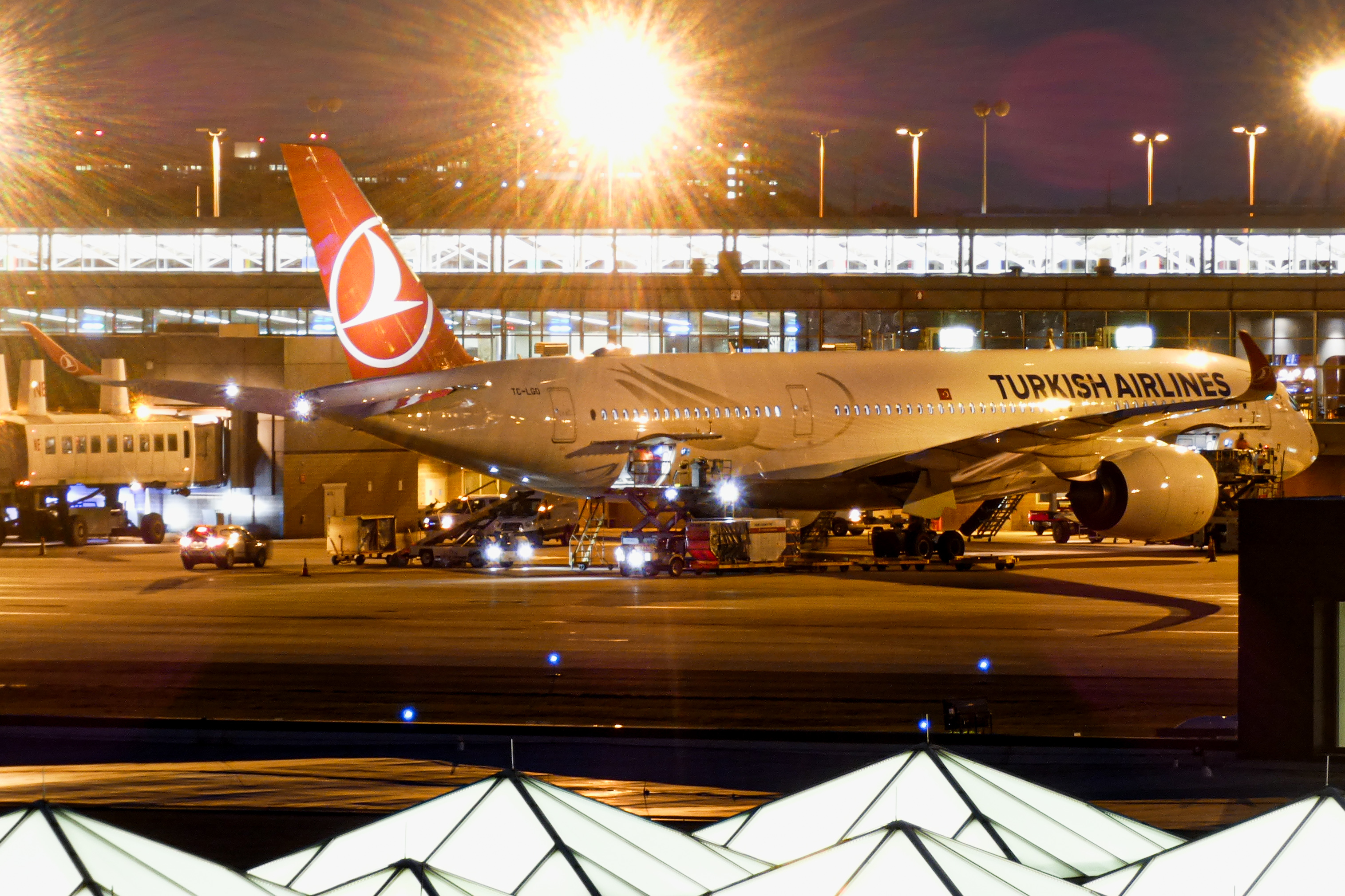 Full size: Turkish Airlines Airbus A350-900 TC-LGO at Washington Dulles International Airport