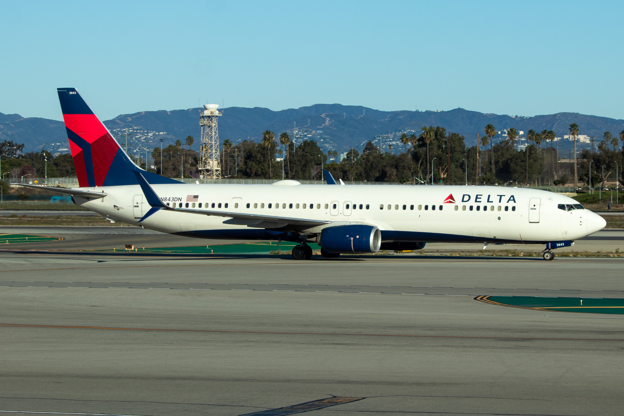 Full size: Delta Airlines Boeing 737-900ER N843DN at Los Angeles International Airport