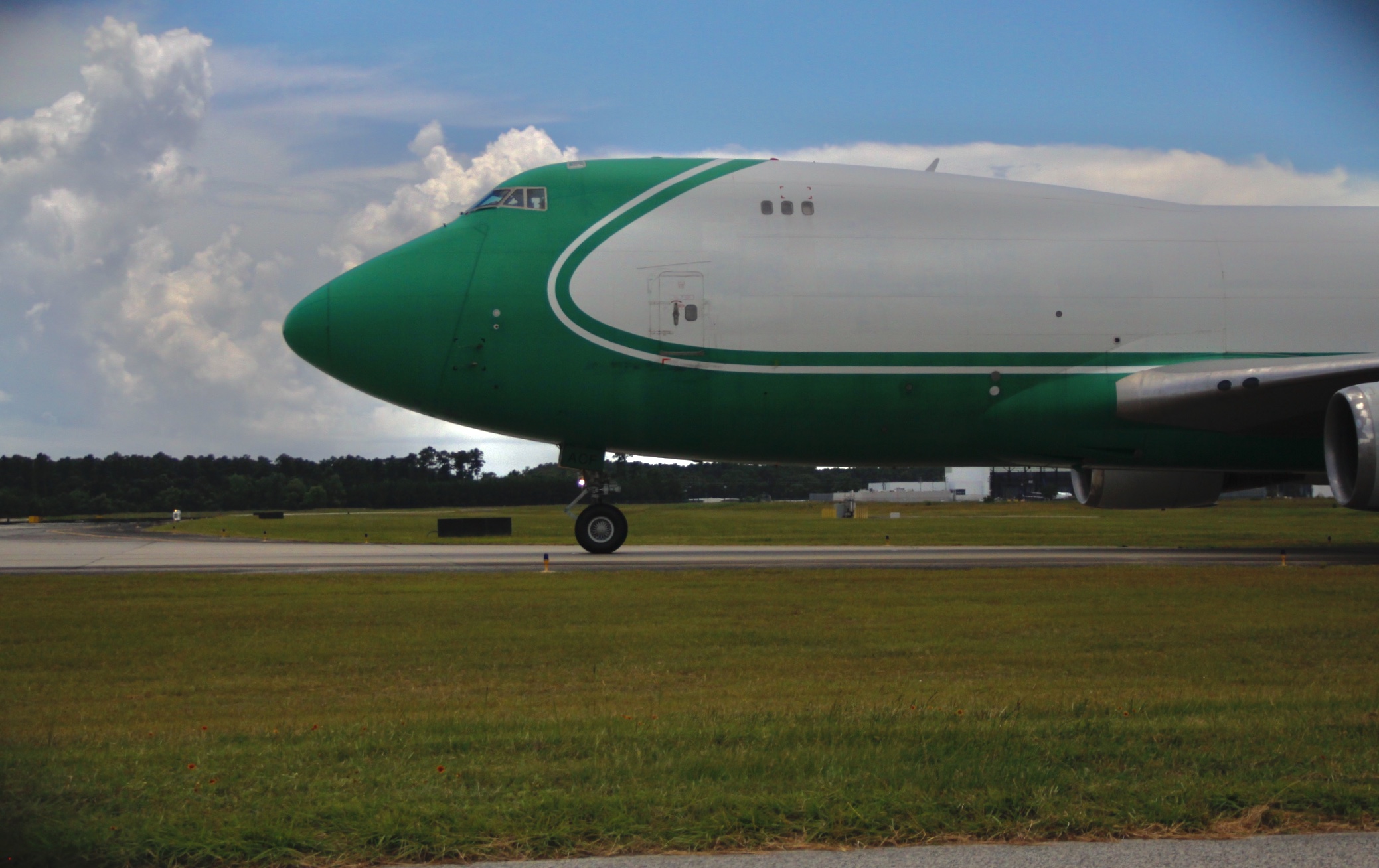 Full size: Challenge Airlines Boeing 747-400F OO-ACF at Houston-George Bush Intercontinental Airport