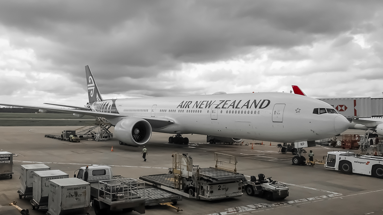 Full size: Air New Zealand Boeing 777-300ER ZK-OKP at Brisbane Airport