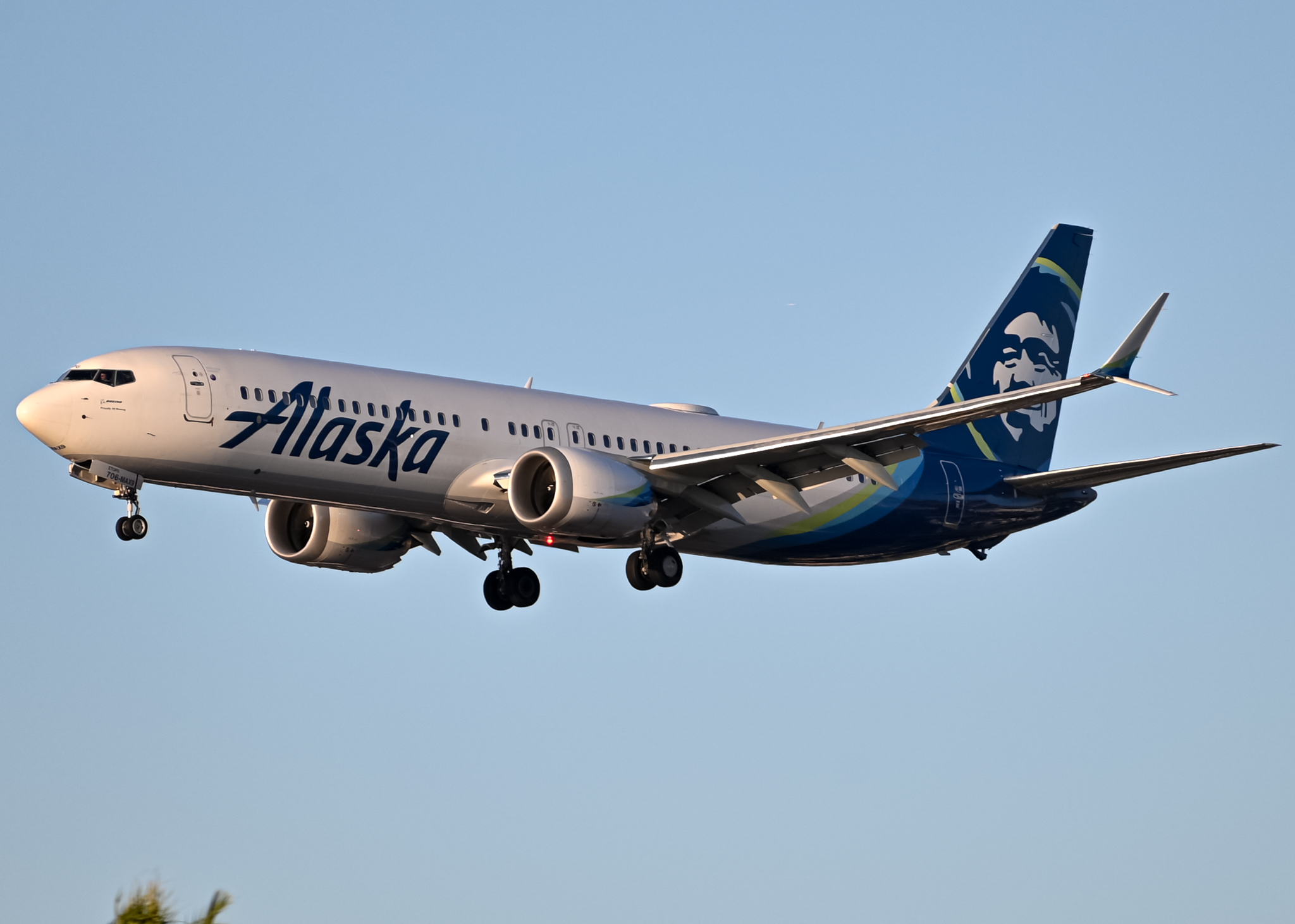 Full size: Alaska Airlines Boeing 737 MAX 9 N706AL at San Diego International Airport
