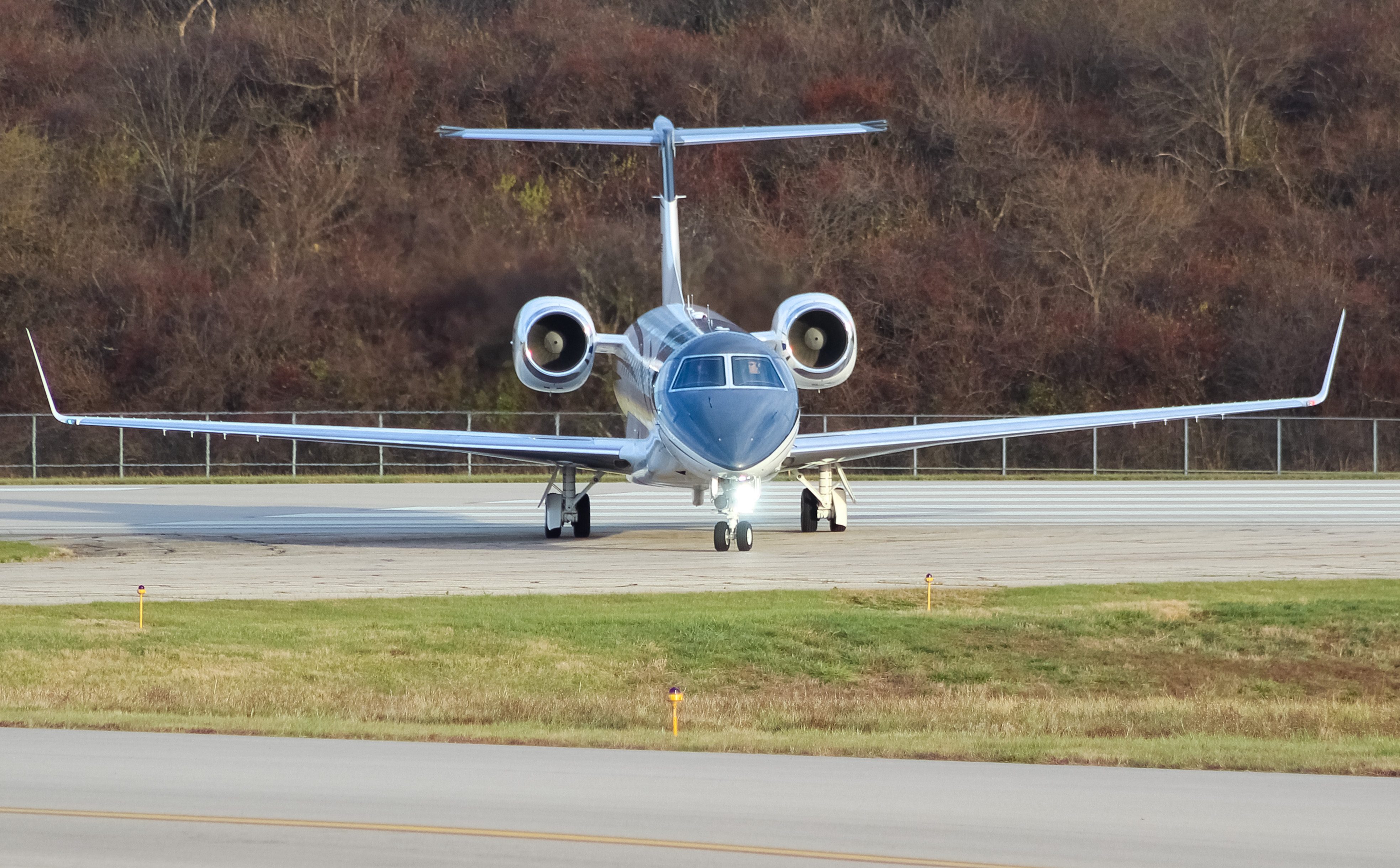 Full size: PRIVATE  Embraer E-135BJ N32SF at Cincinnati Municipal Airport/Lunken Field