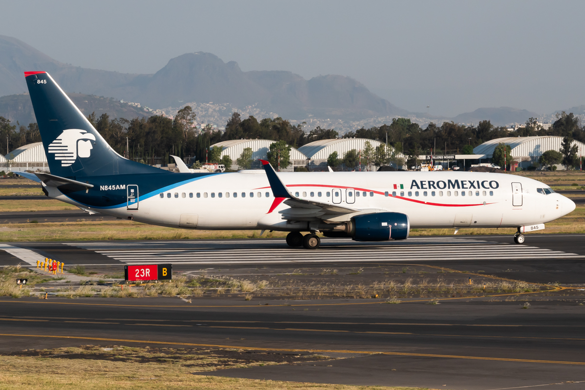 Full size: Aeromexico Boeing 737-800 N845AM at Mexico City International Airport