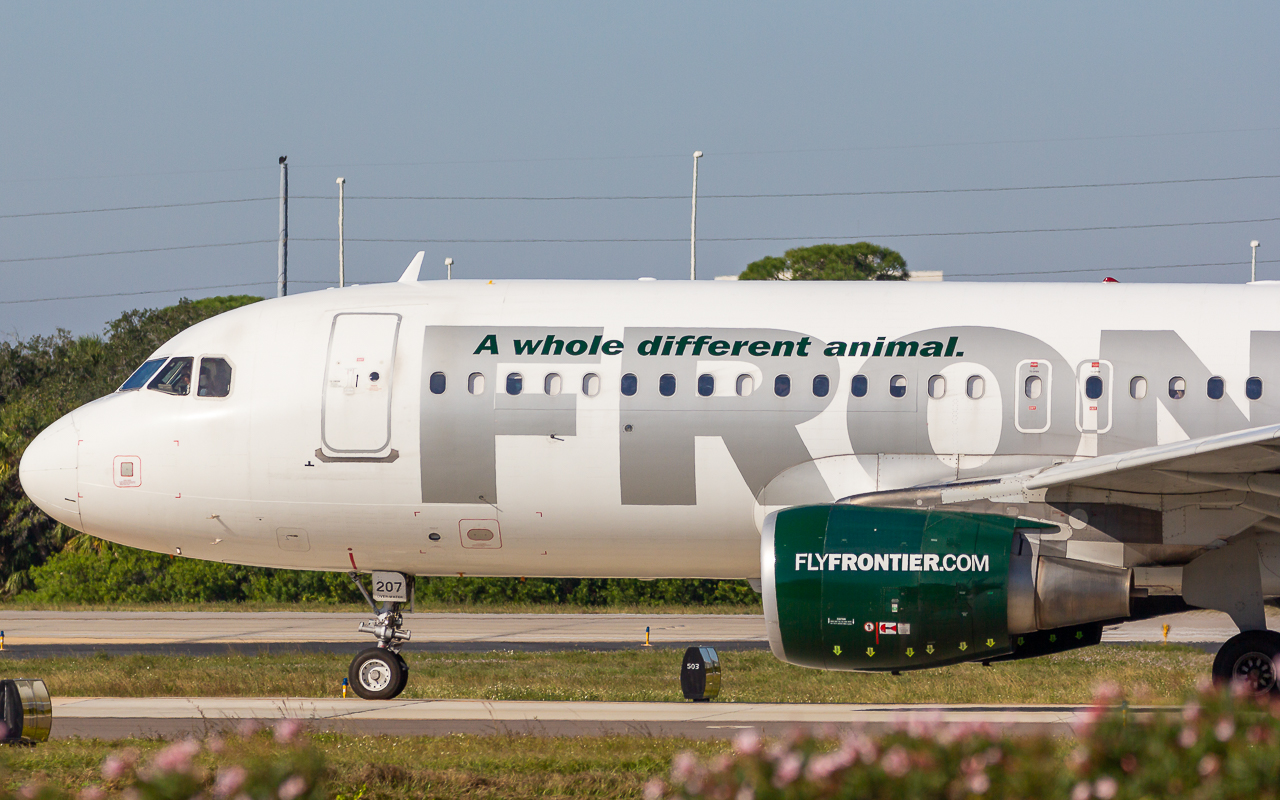 Full size: Frontier Airlines Airbus A320 N207FR at Tampa International Airport