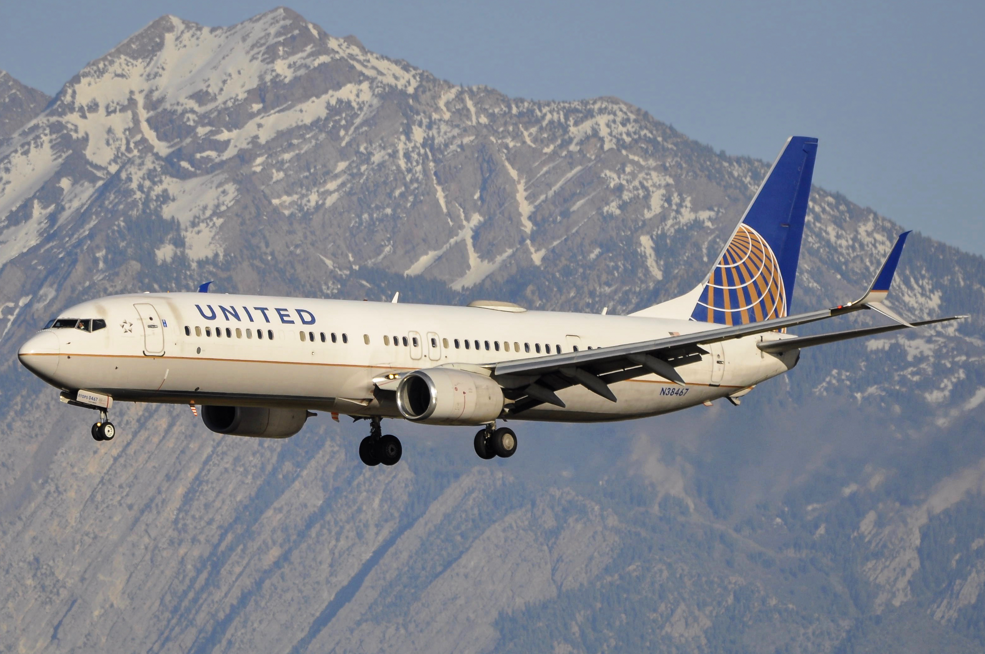 Full size: United Airlines Boeing 737-900 N38467 at Salt Lake City International Airport