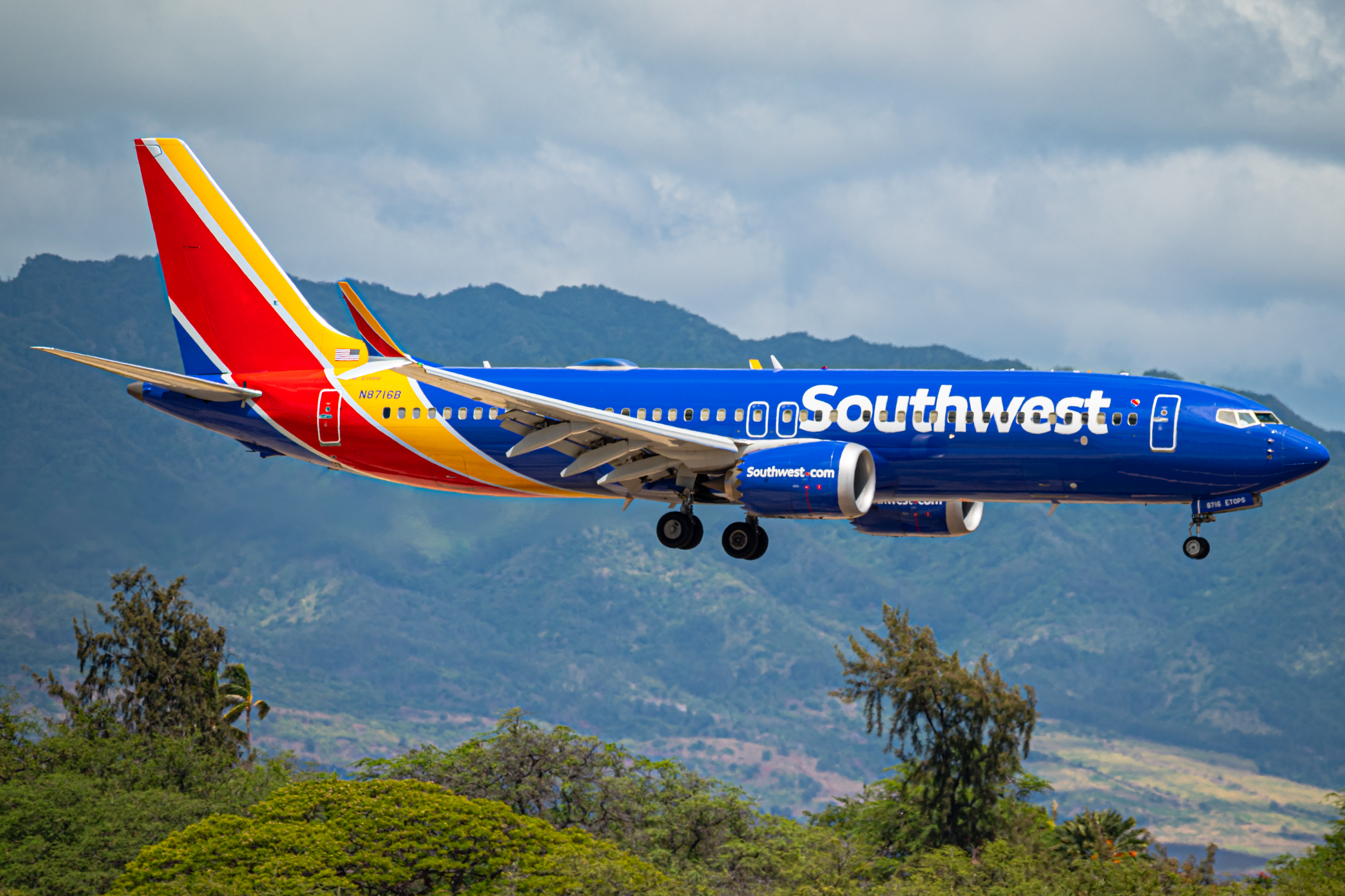 Full size: Southwest Airlines Boeing 737 MAX 8 N8716B at Daniel K Inouye International Airport