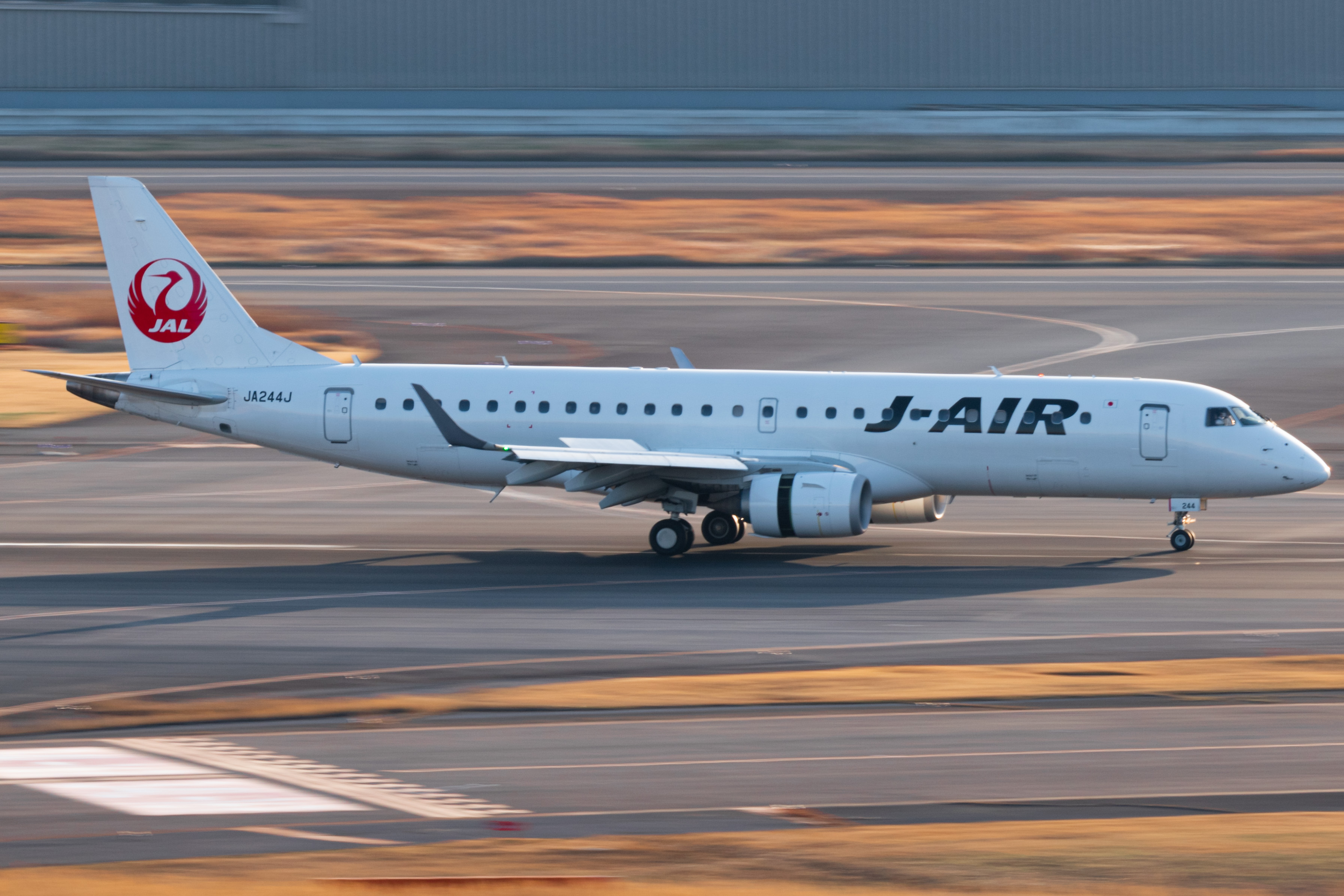 Full size: Japan Airlines Embraer E190 JA244J at Tokyo-Haneda Airport