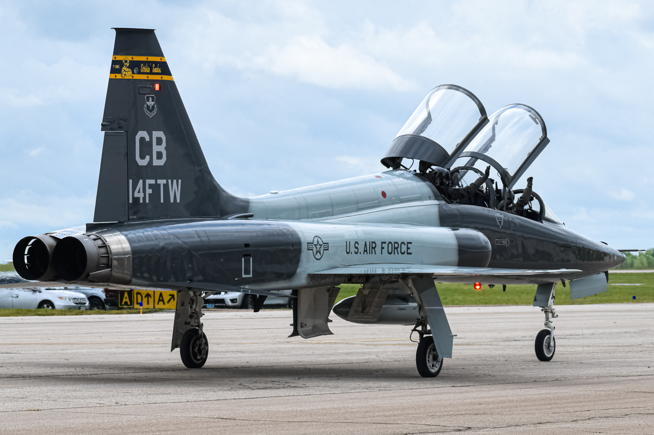 Full size: USAF - United States Air Force Northrop T-38 Talon 68-8114 at Topeka Regional Airport