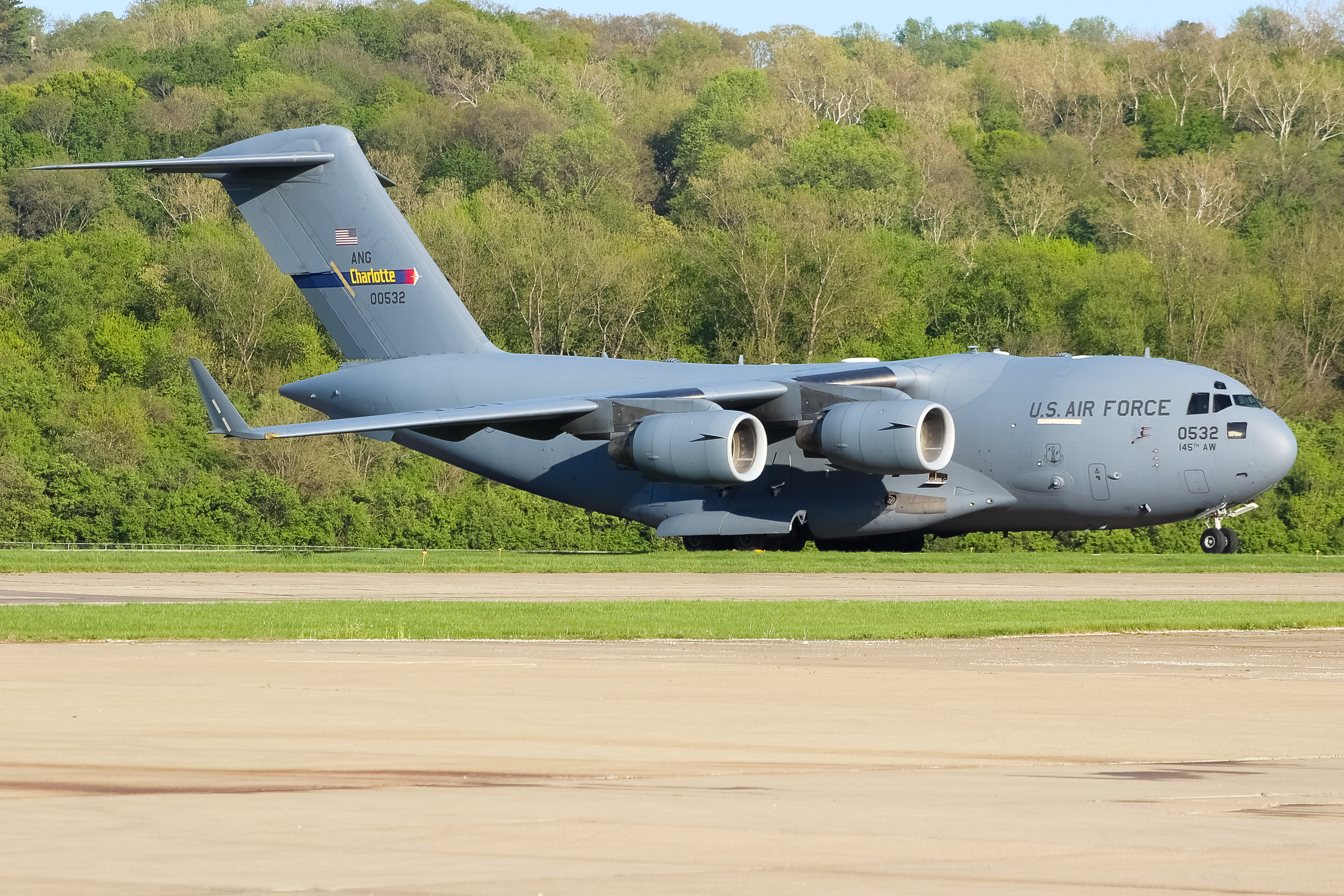 Full size: USAF - United States Air Force Boeing C-17 Globemaster III 90-0532 at Cincinnati Municipal Airport/Lunken Field