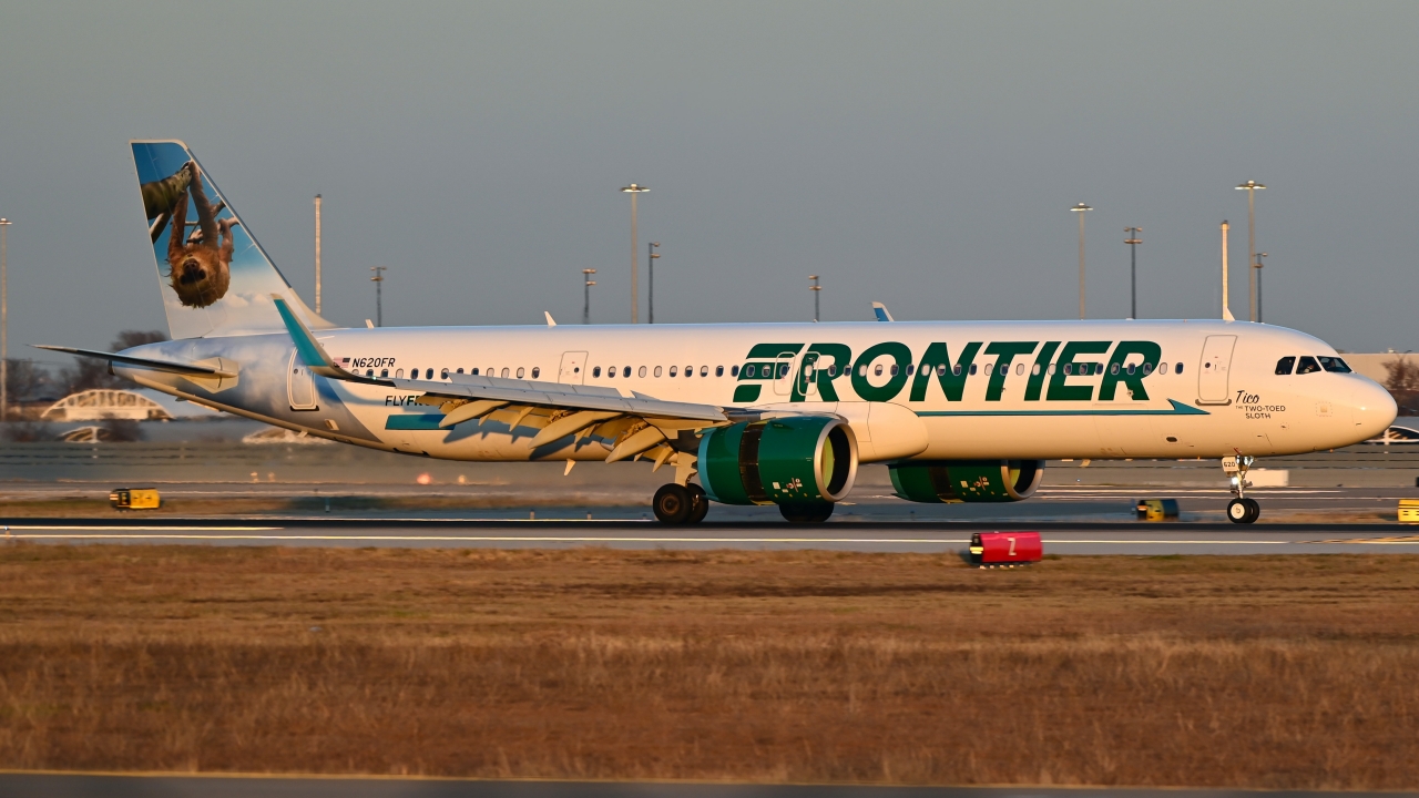 Full size: Frontier Airlines Airbus A321NEO N620FR at Dallas-Fort Worth International Airport