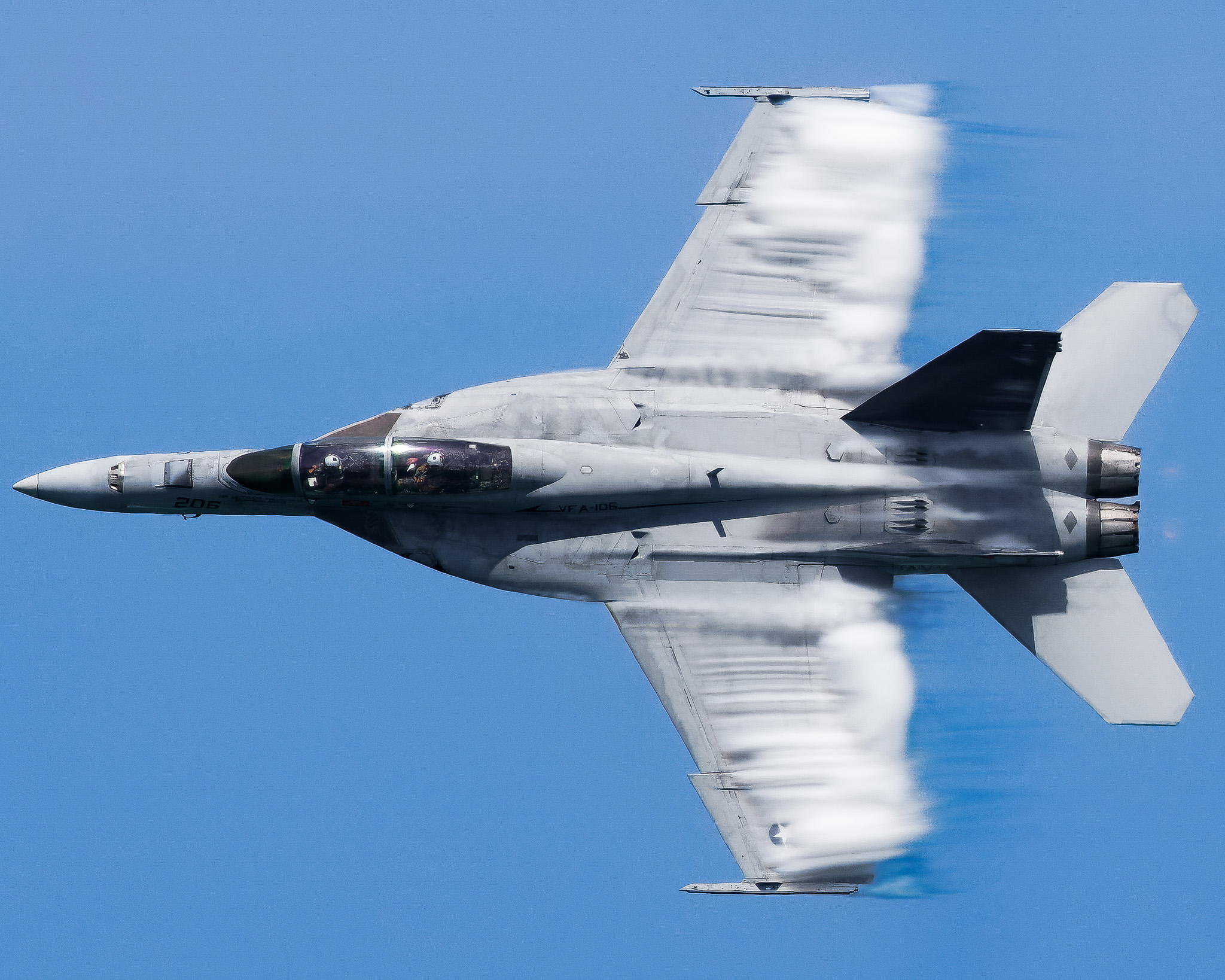 Full size: US Navy Boeing F/A-18E/F Super Hornet 165887 at Miami International Airport