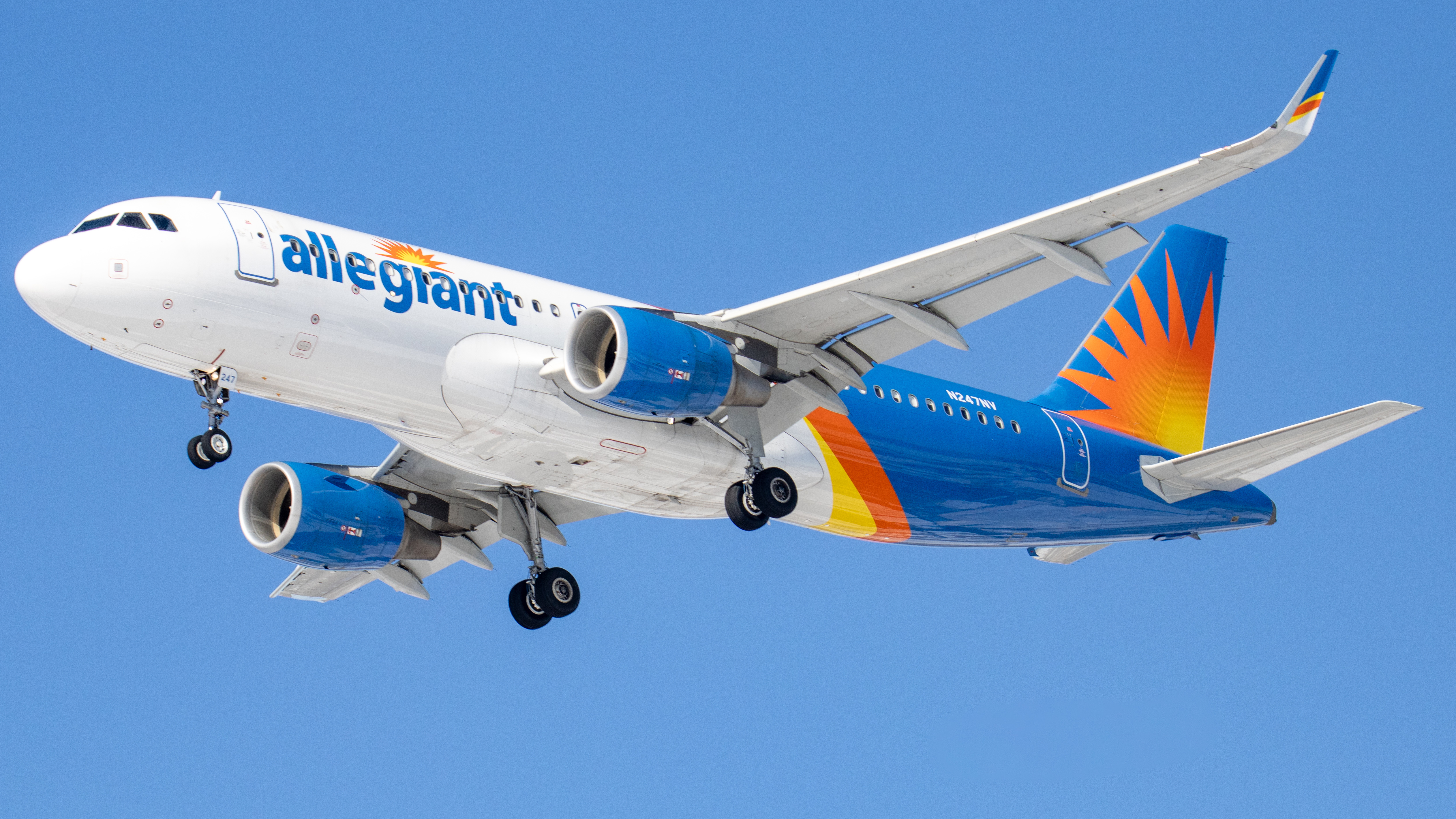 Full size: Allegiant Air Airbus A320 N247NV at Indianapolis International Airport
