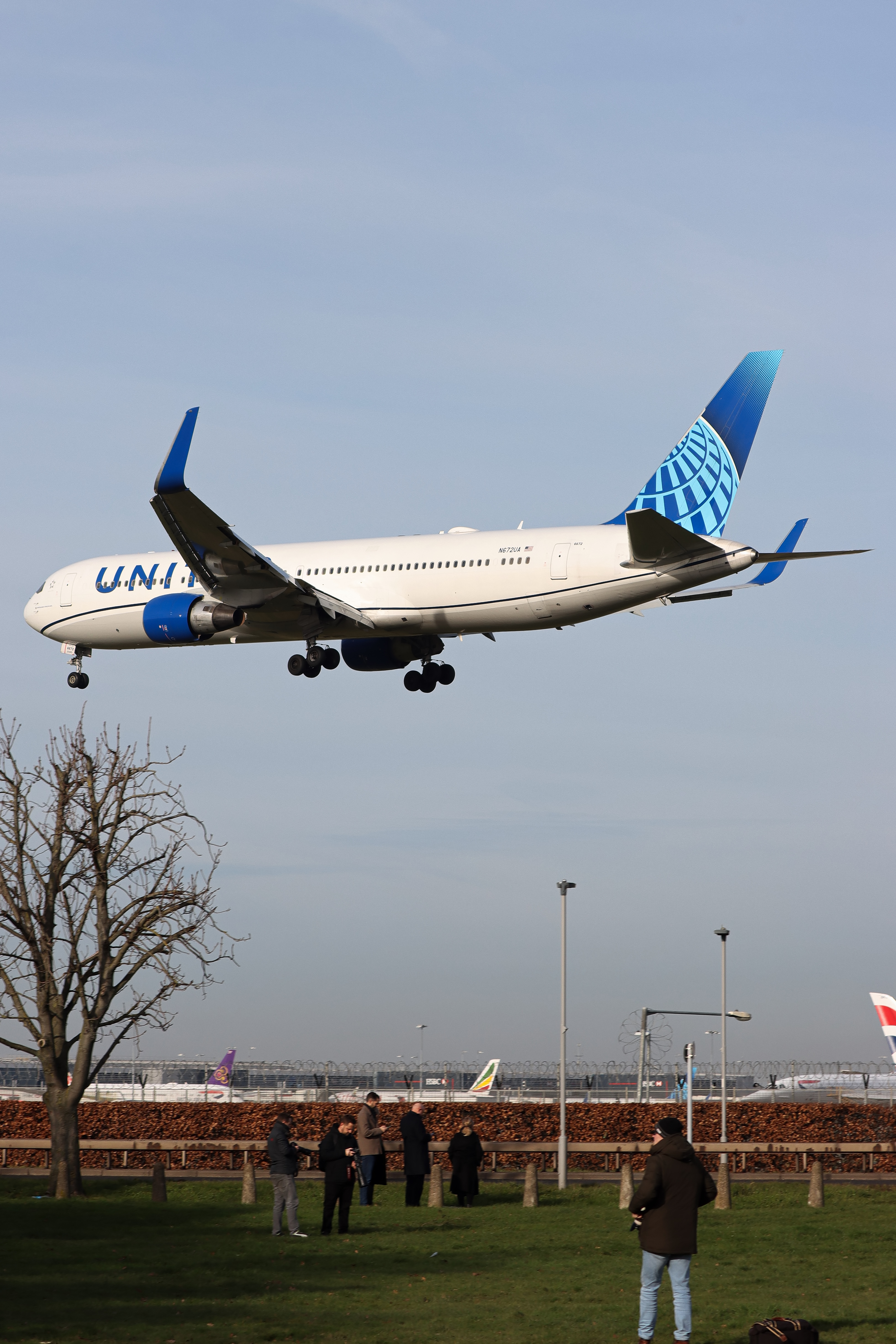 Full size: United Airlines Boeing 767-300ER N672UA at London Heathrow International Airport