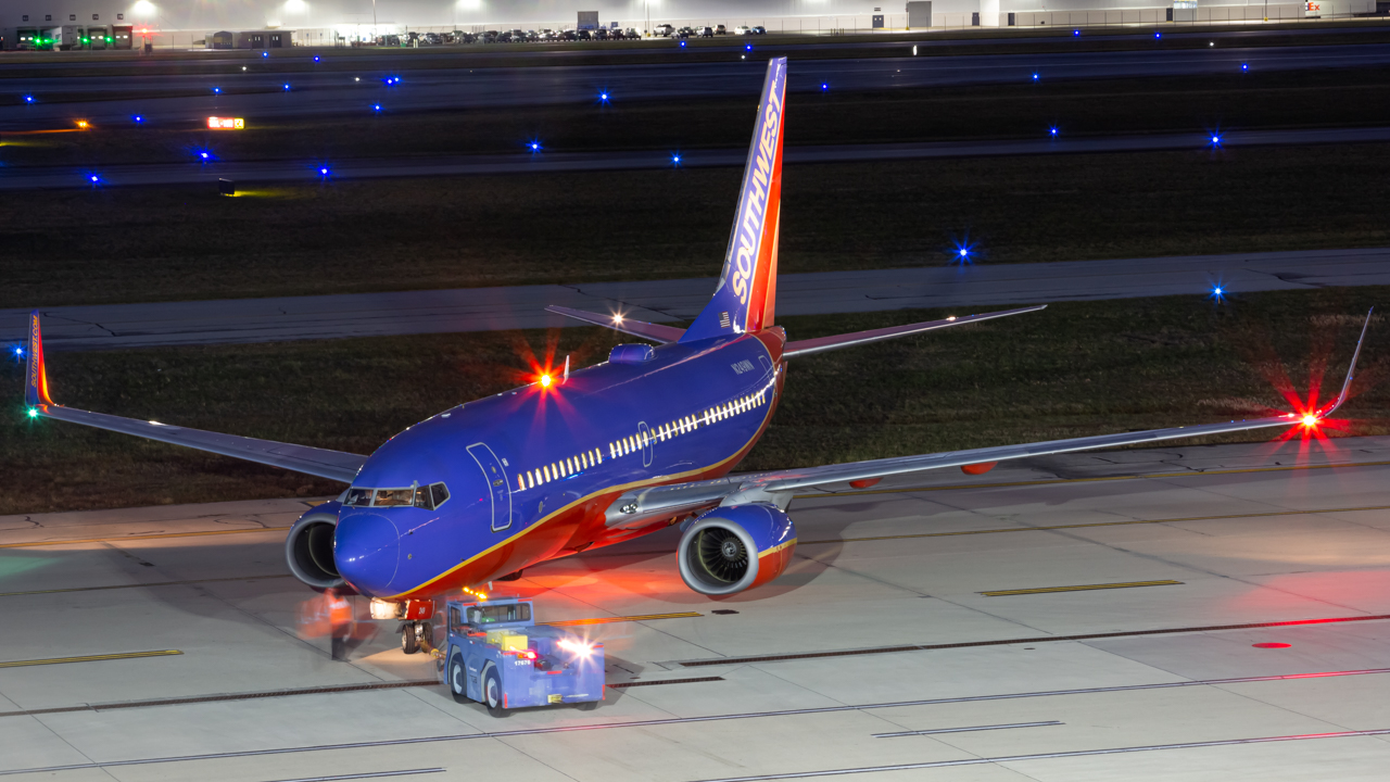 Full size: Southwest Airlines Boeing 737-700 N249WN at John Glenn Columbus International Airport