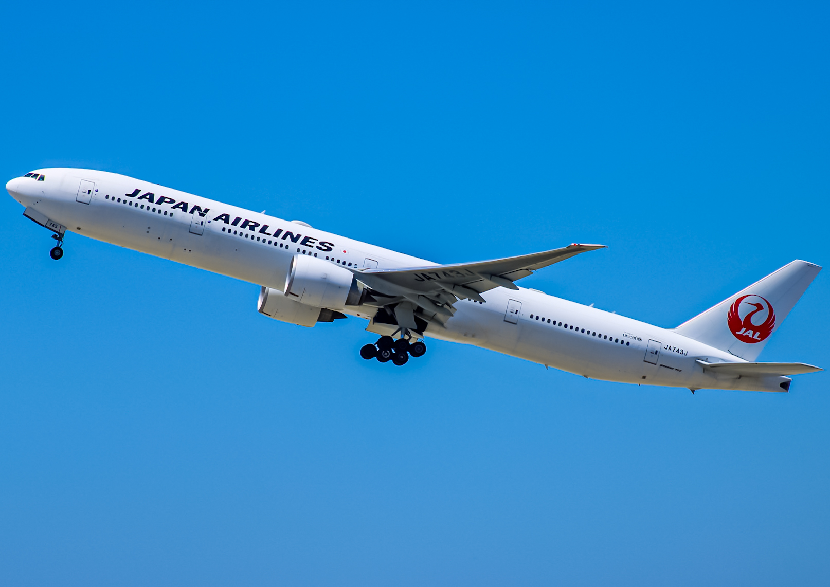 Full size: Japan Airlines Boeing 777-300ER JA743J at San Diego International Airport