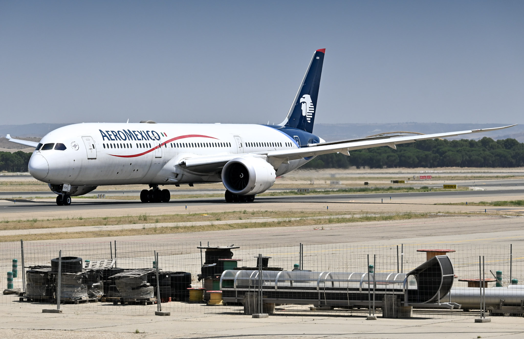 Full size: Aeromexico Boeing 787-9 XA-ADH at Madrid Barajas Airport