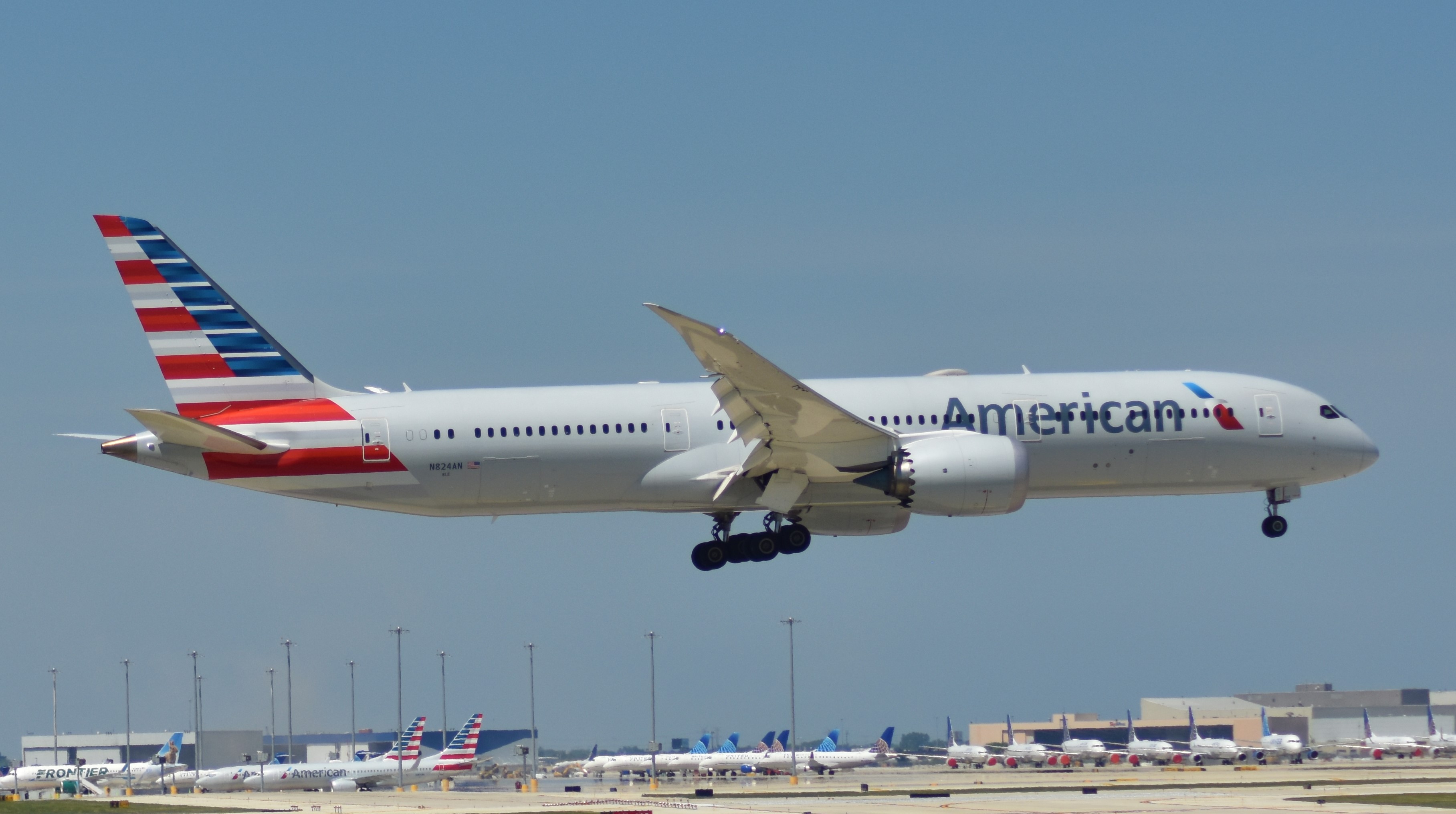 Full size: American Airlines Boeing 787-9 N824AN at Chicago O'Hare International Airport