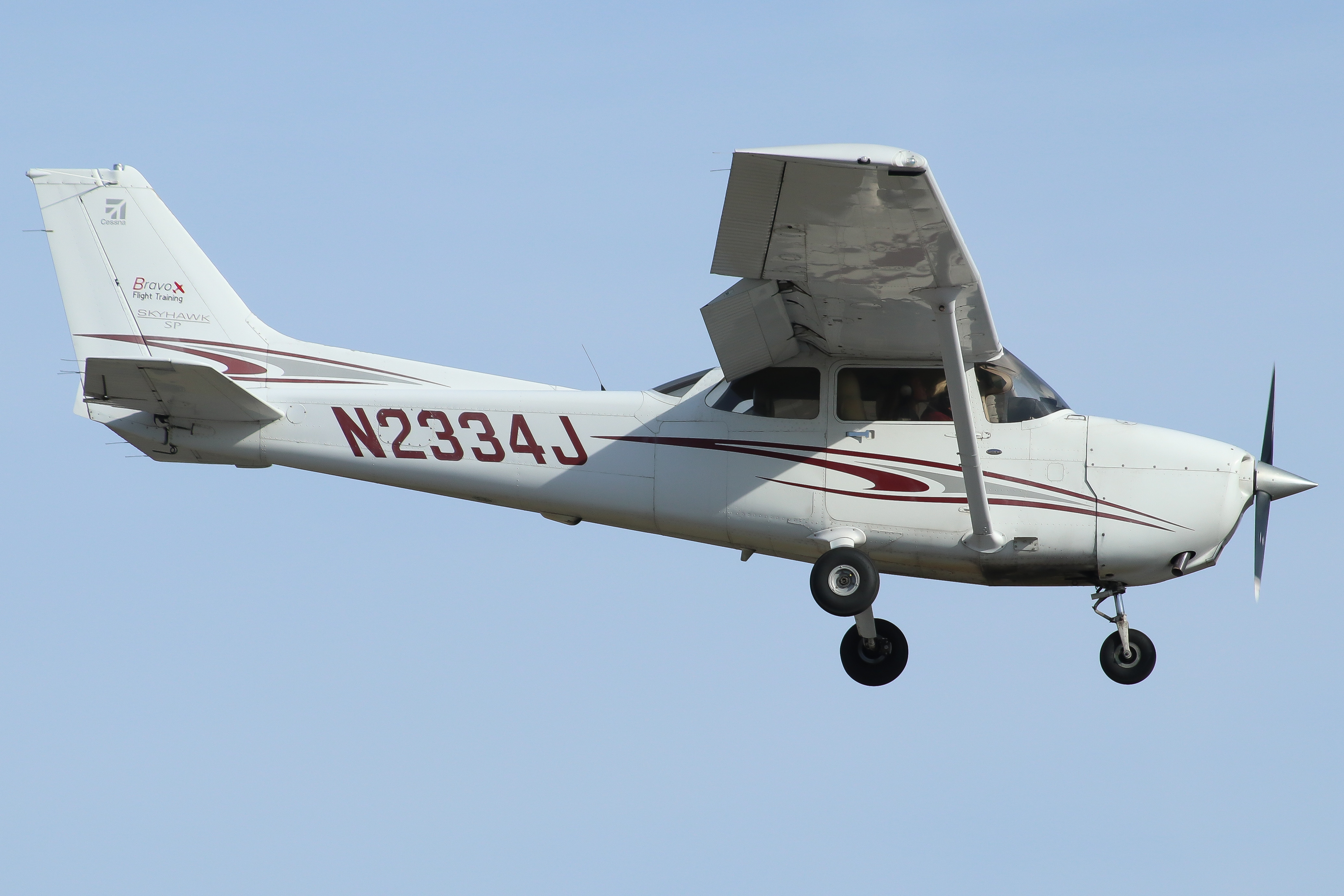 Full size: PRIVATE Cessna 172 N2334J at York Airport