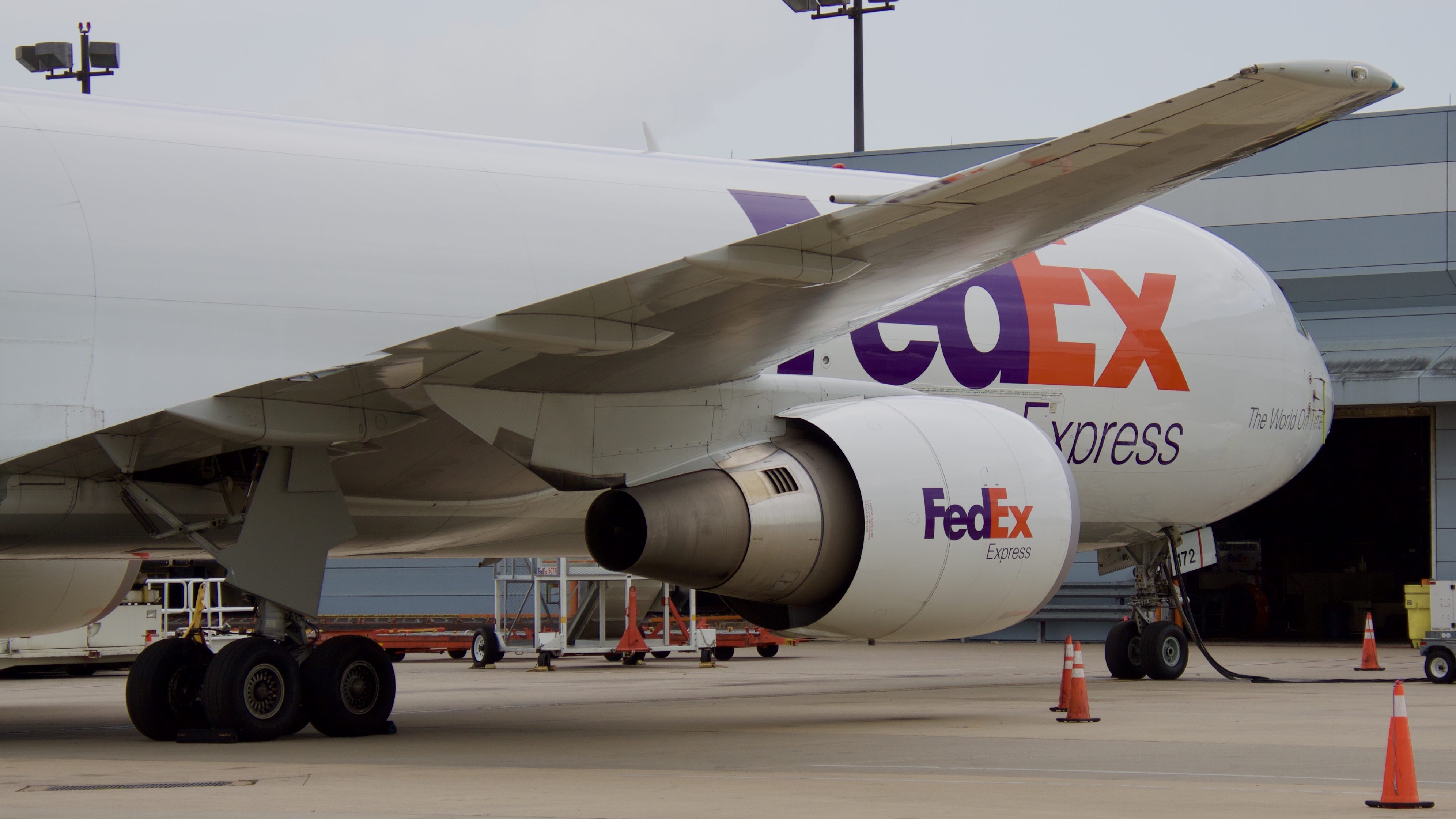 Full size: FedEx Boeing 767-300F N172FE at Houston-George Bush Intercontinental Airport