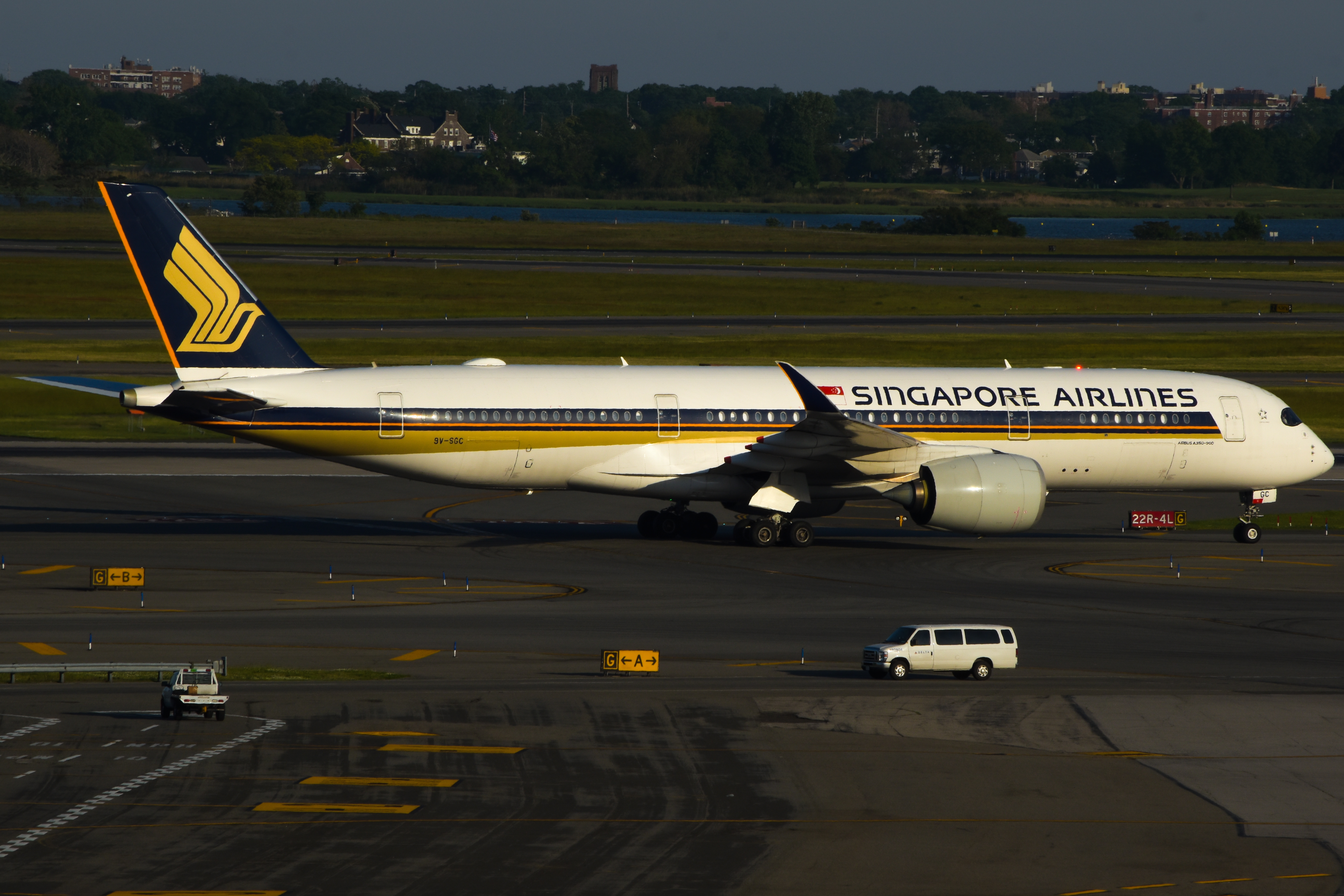 Full size: Singapore Airlines Airbus A350-900 9V-SGC at John F. Kennedy International Airport