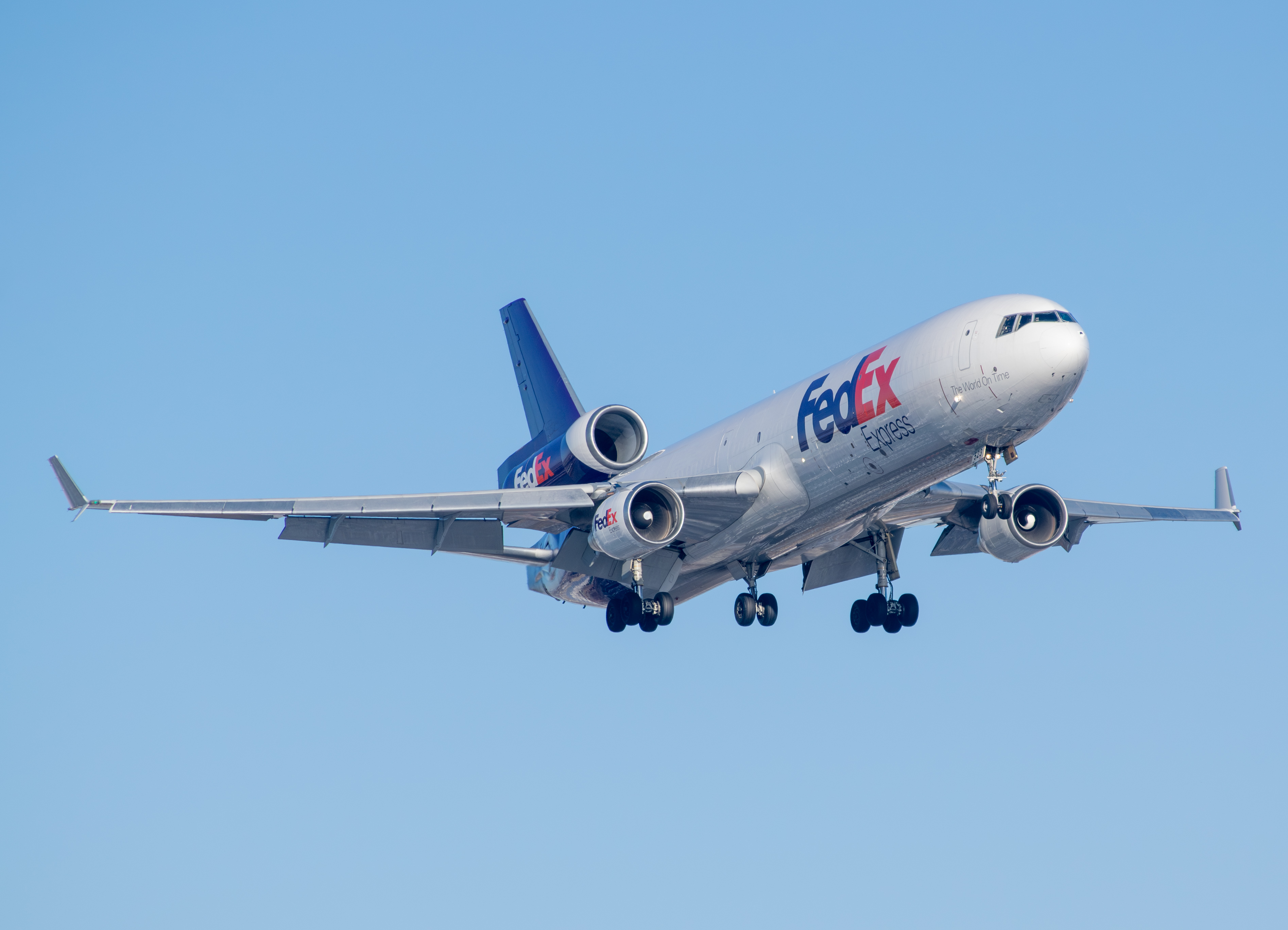 Full size: FedEx McDonnell Douglas MD-11F N523FE at Newark Liberty International Airport