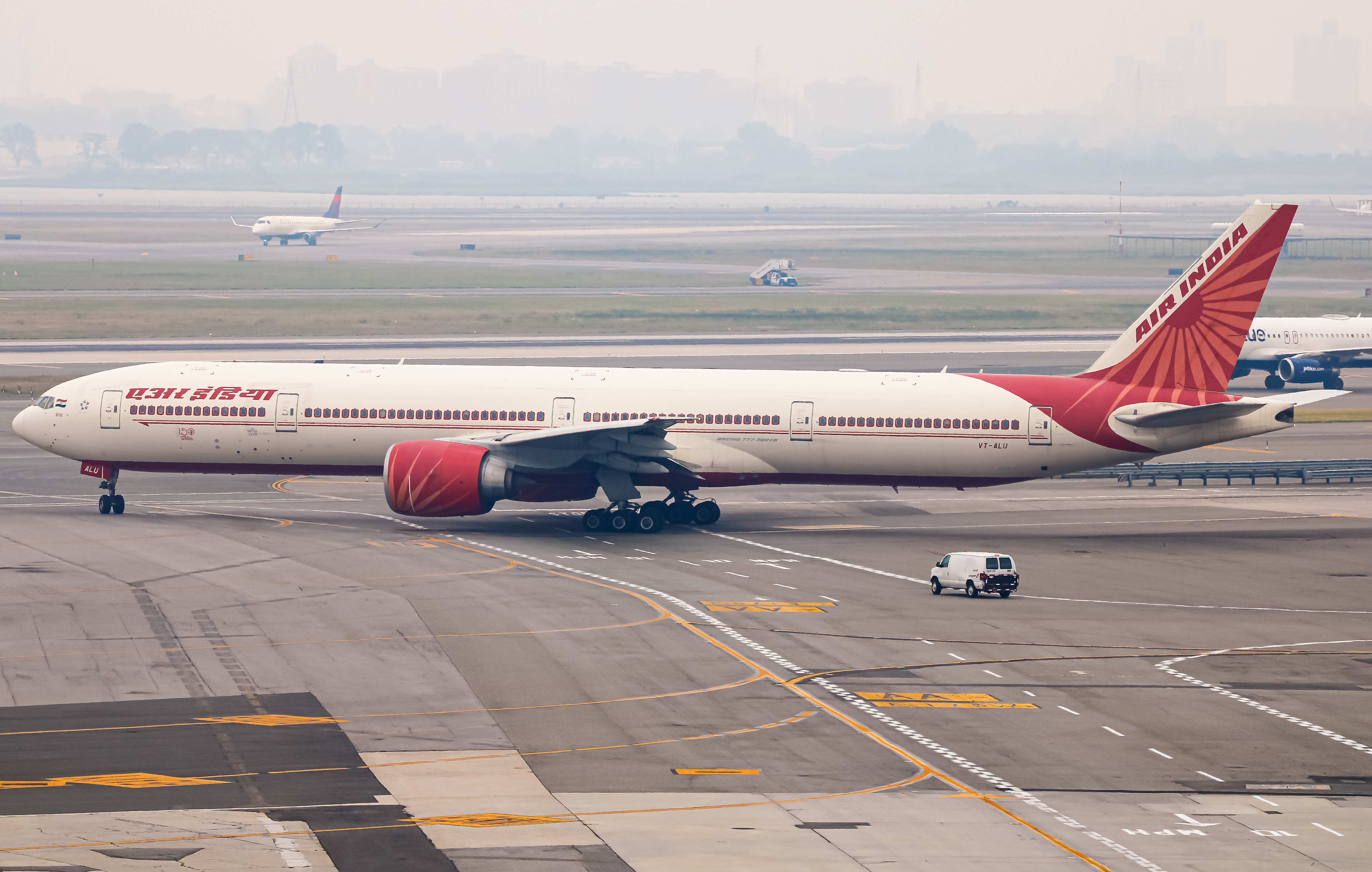 Full size: Air India Boeing 777-300ER VT-ALU at John F. Kennedy International Airport