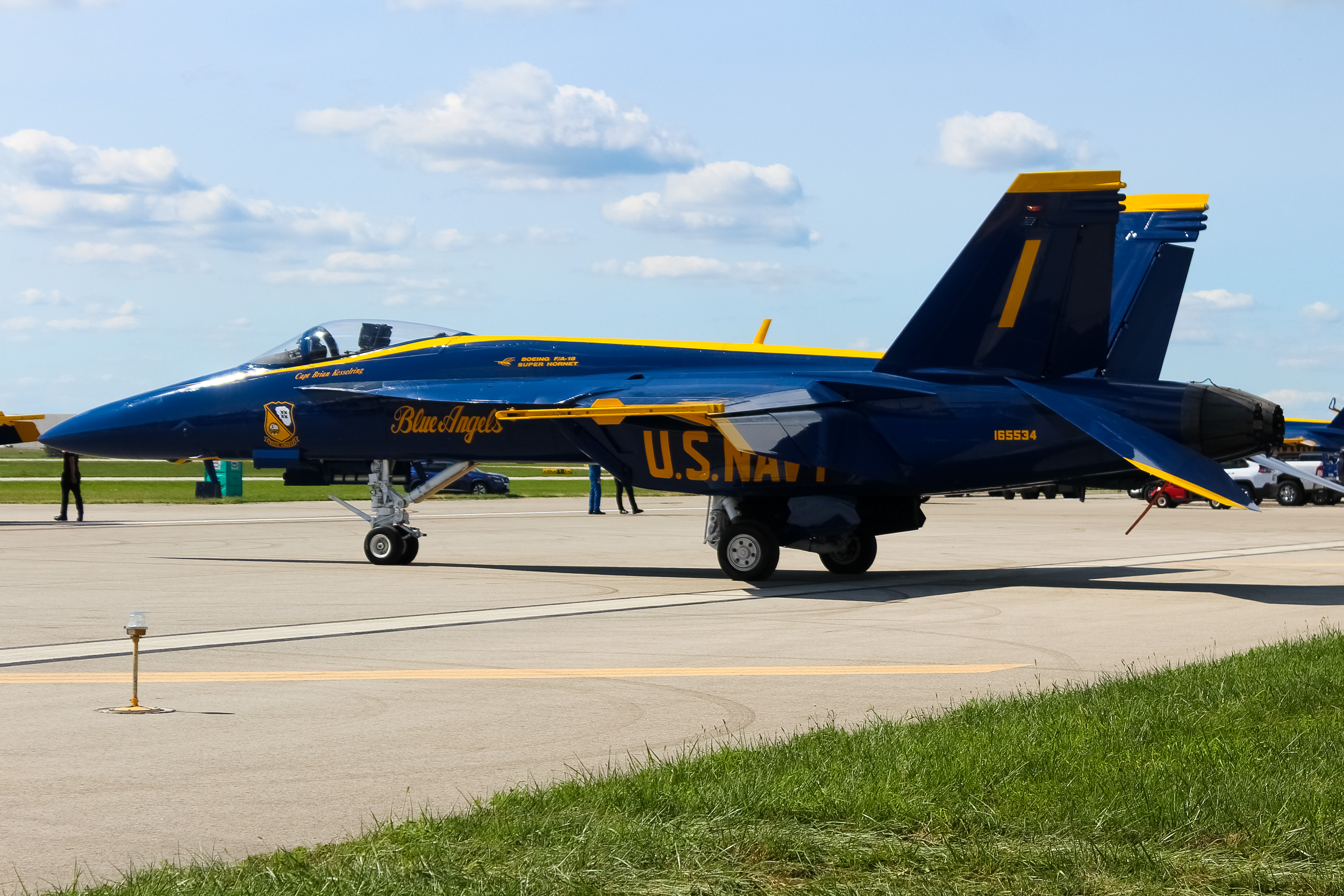 Full size: USN - United States Navy Boeing F/A-18E/F Super Hornet 165534 at James M Cox Dayton International Airport