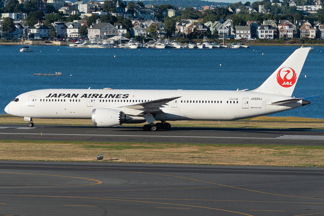 Full size: Japan Airlines Boeing 787-9 JA866J at General Edward Lawrence Logan International Airport