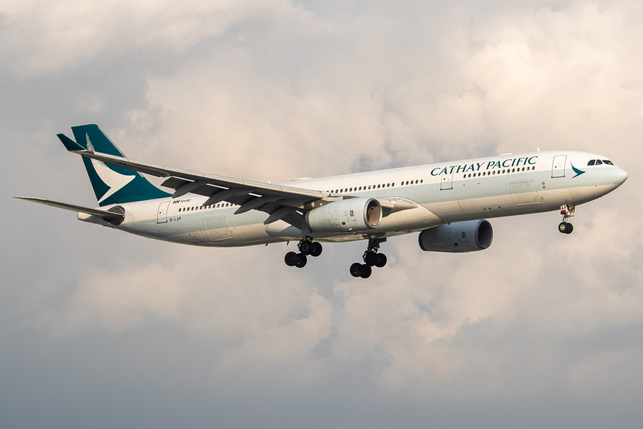 Full size: Cathay Pacific Airbus A330-300 B-LAP at Tan Son Nhat International Airport