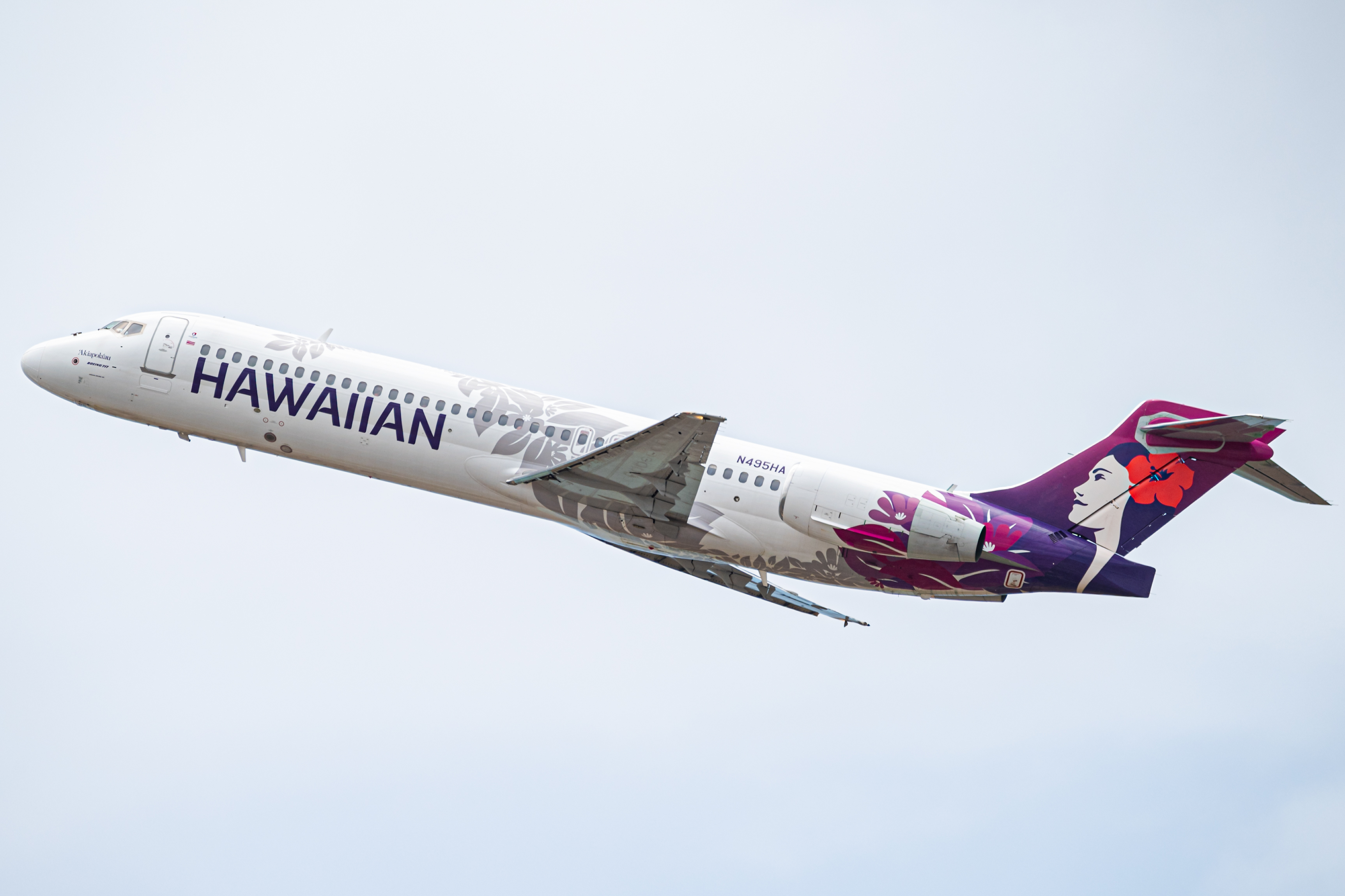 Full size: Hawaiian Airlines Boeing 717-200 N495HA at Daniel K Inouye International Airport
