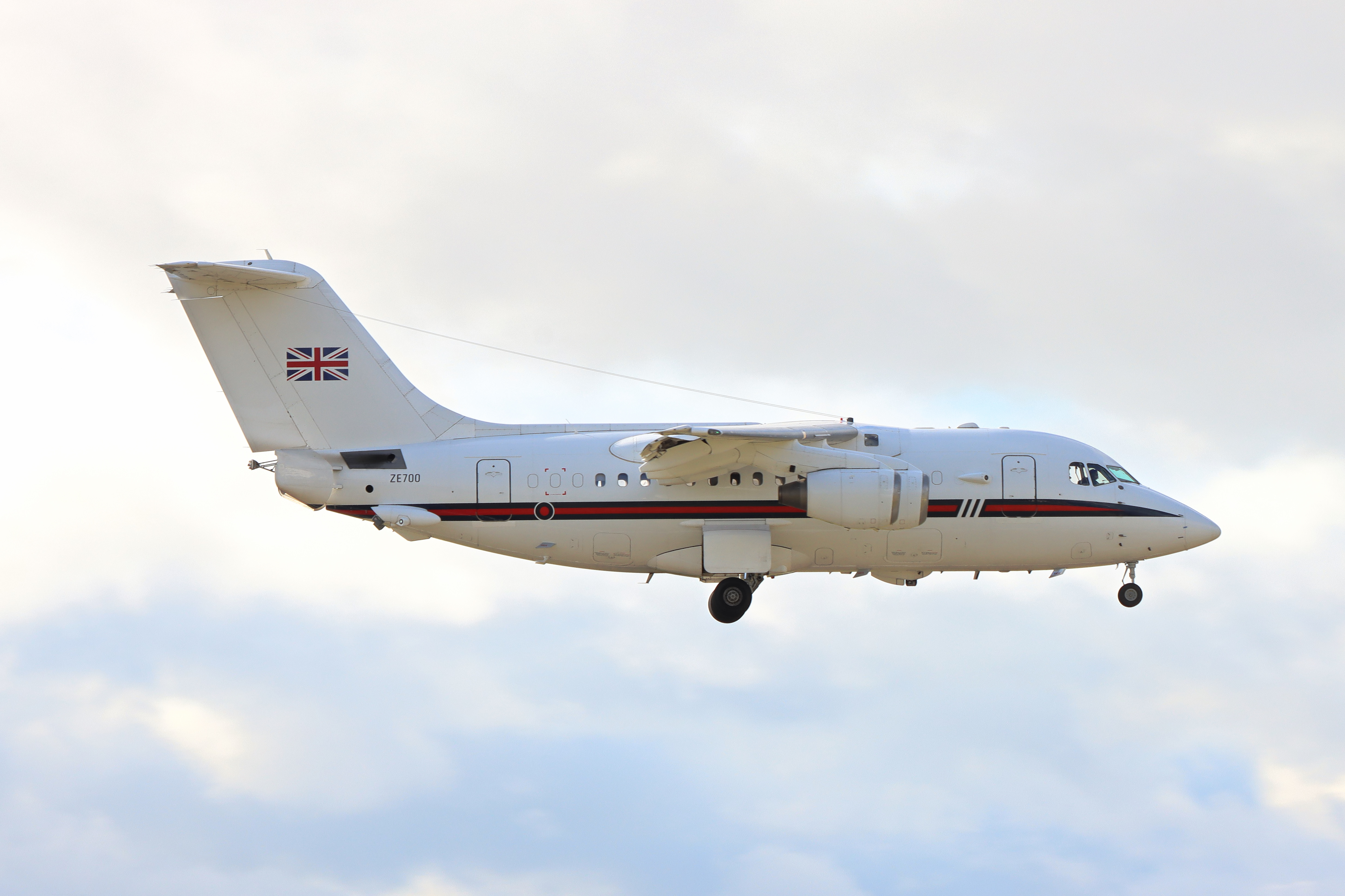 Full size: RYAL AIR FORCE  BRITISH AEROSPACE 146-100 ZE700 at Birmingham Airport