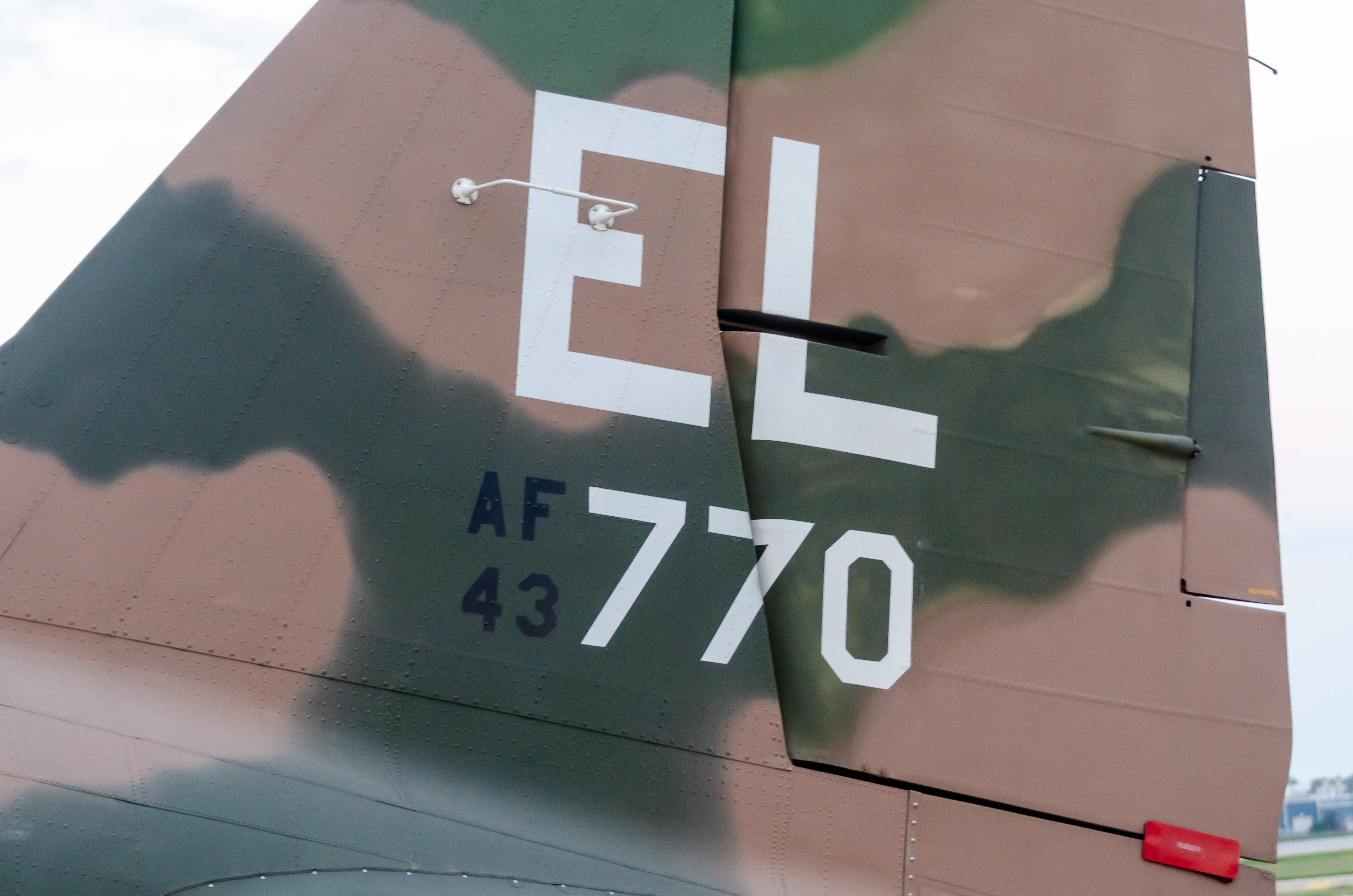 Full size: PRIVATE Douglas C-47 Skytrain/Dakota N2805J at Wittman Regional Airport