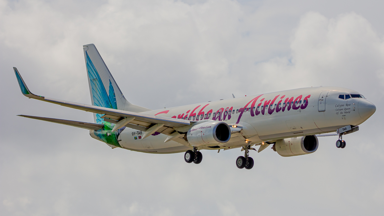 Full size: Caribbean Airlines Boeing 737-800 9Y-TAB at Miami International Airport
