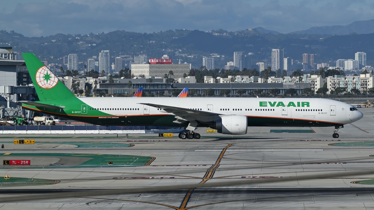 Full size: EVA Air Boeing 777-300ER B-16727 at Los Angeles International Airport