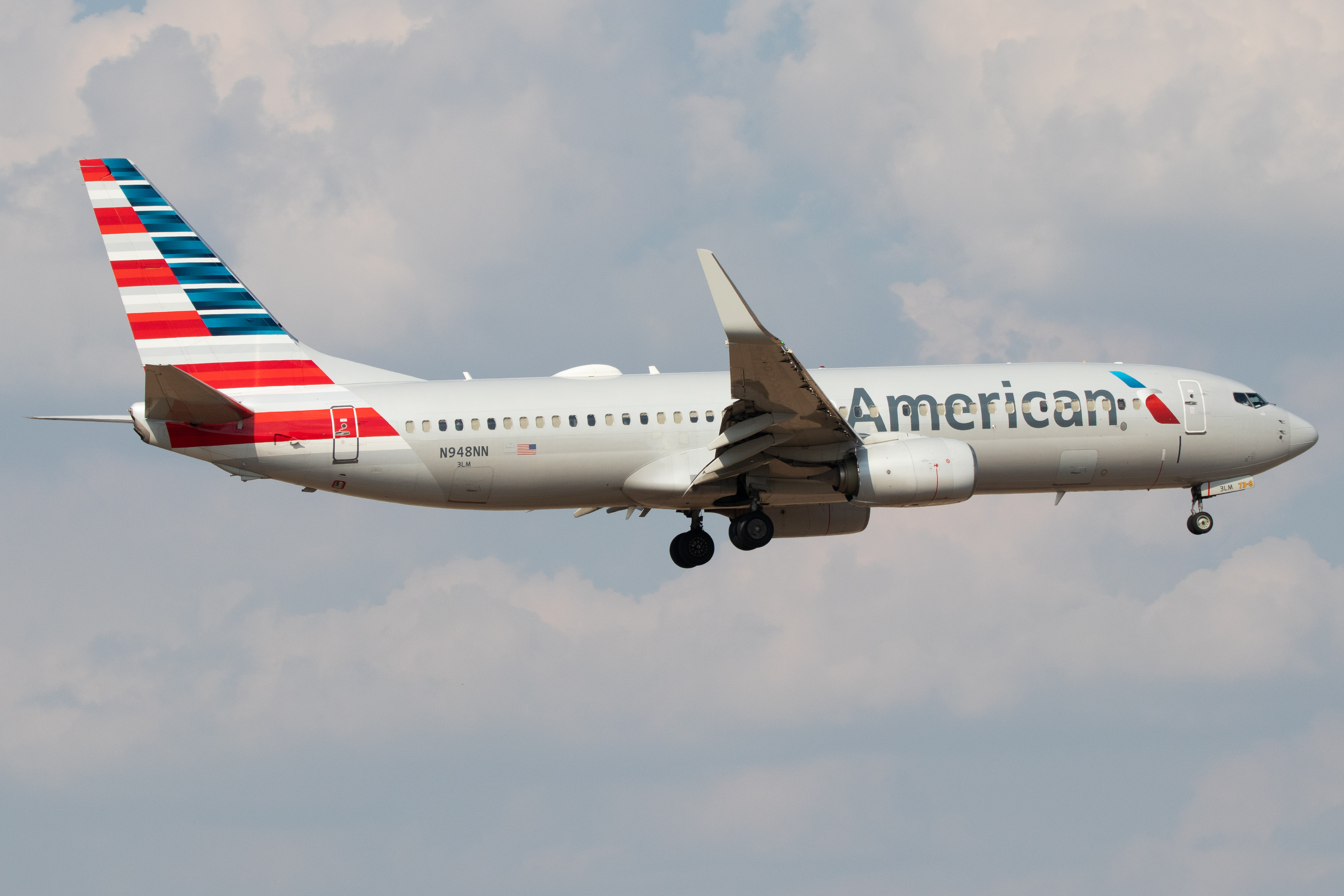 Full size: American Airlines Boeing 737-800 N948NN at San Antonio International Airport