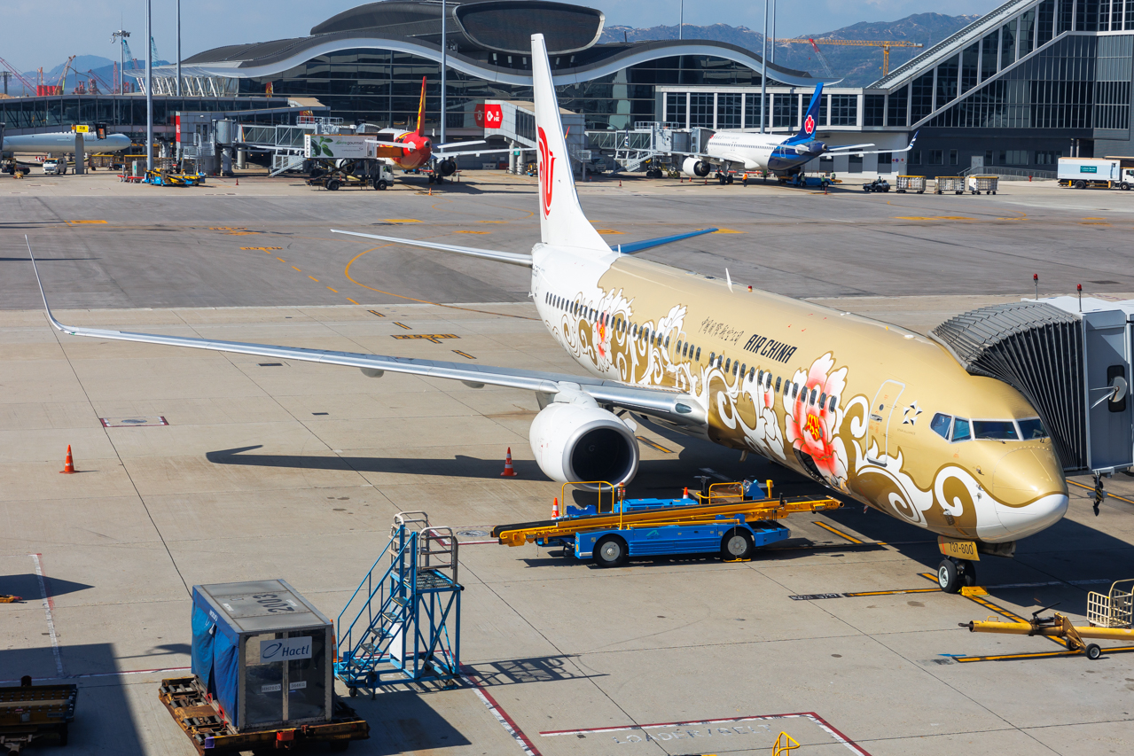 Full size: Air China Boeing 737-800 B-5390 at Hong Kong International Airport