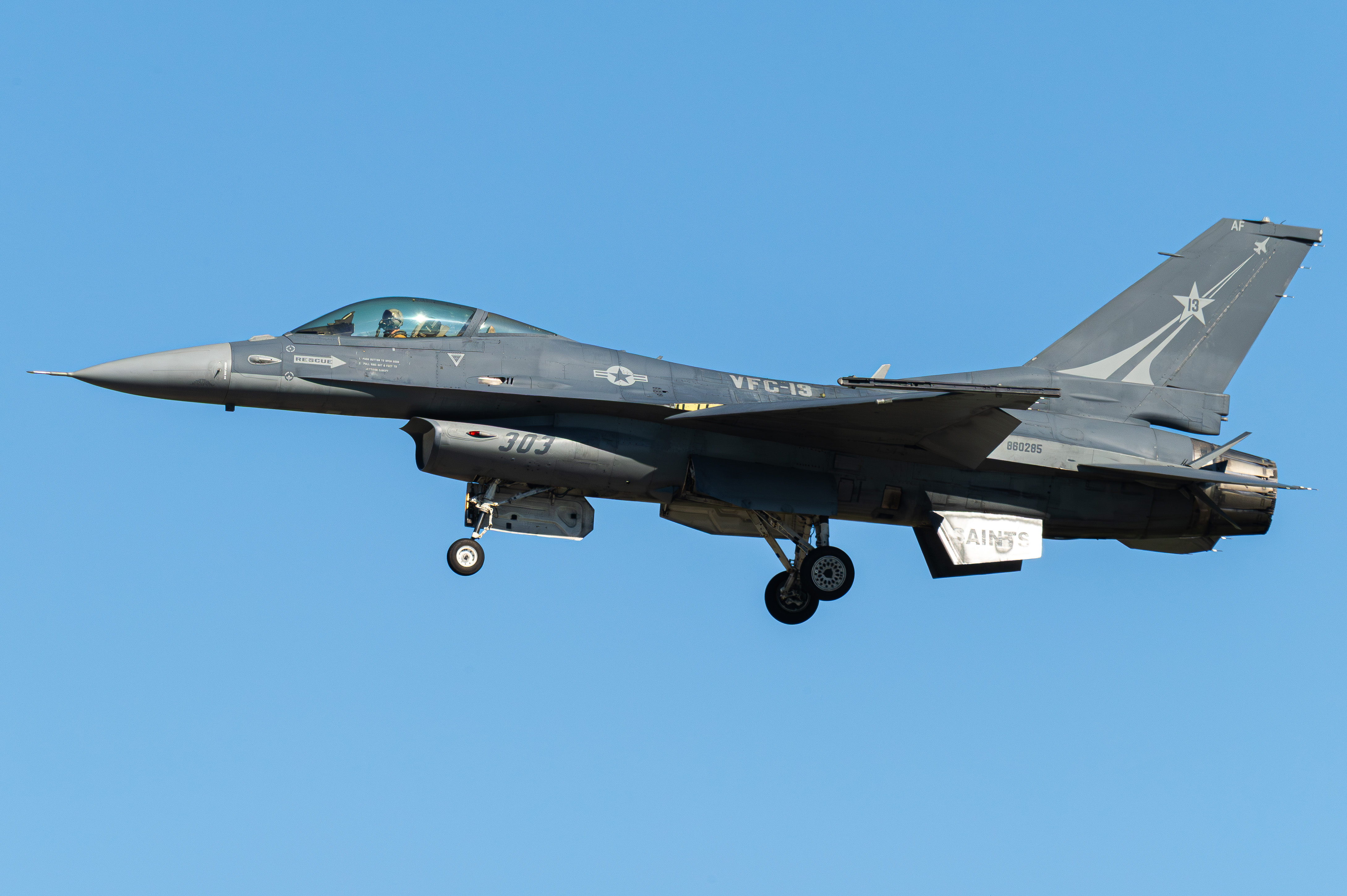 Full size: USN - United States Navy General Dynamics F-16 Fighting Falcon 86-0285 at North Island NAS
