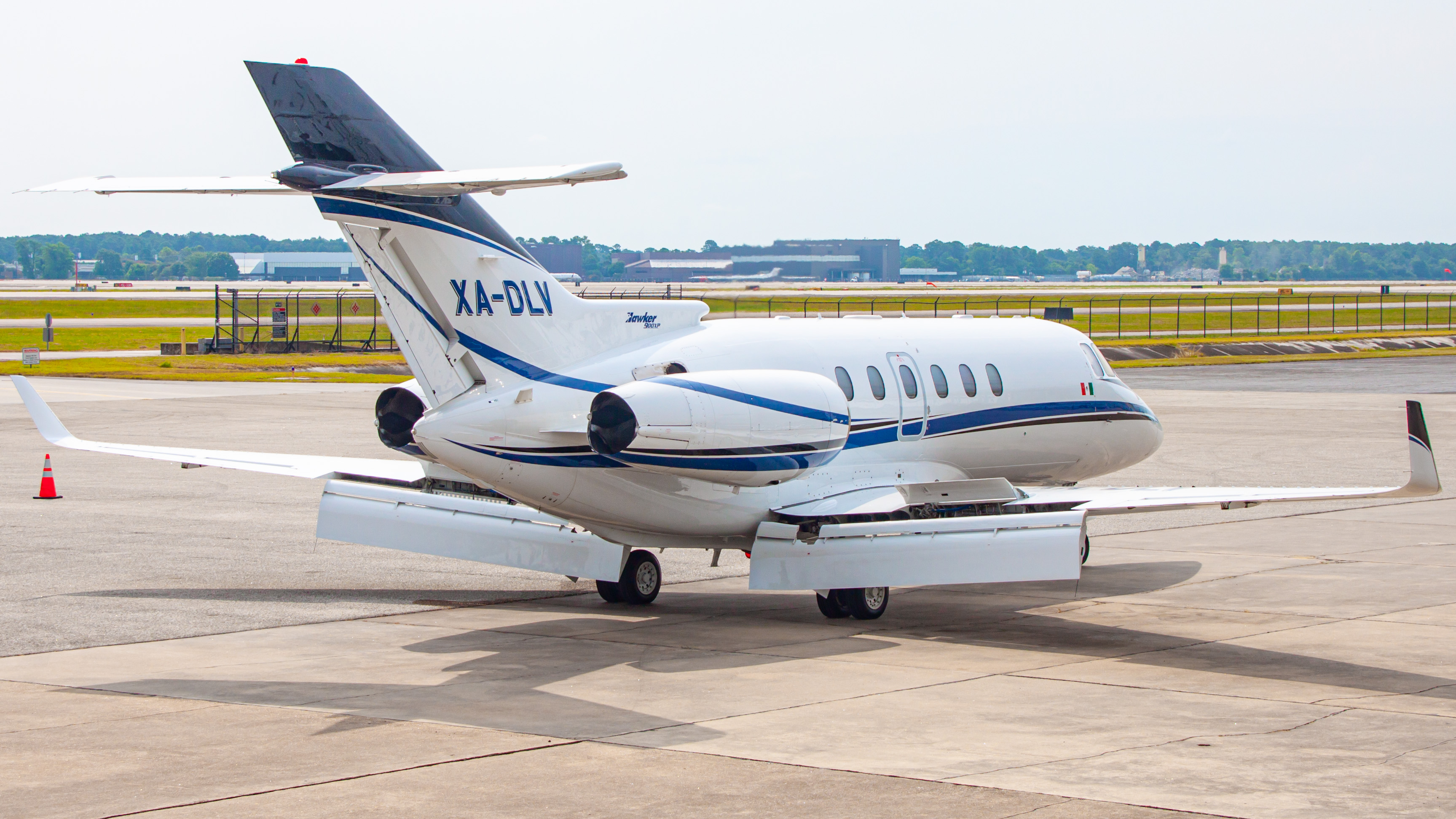 Full size: PRIVATE Hawker 900XP XA-DLV at Houston-George Bush Intercontinental Airport