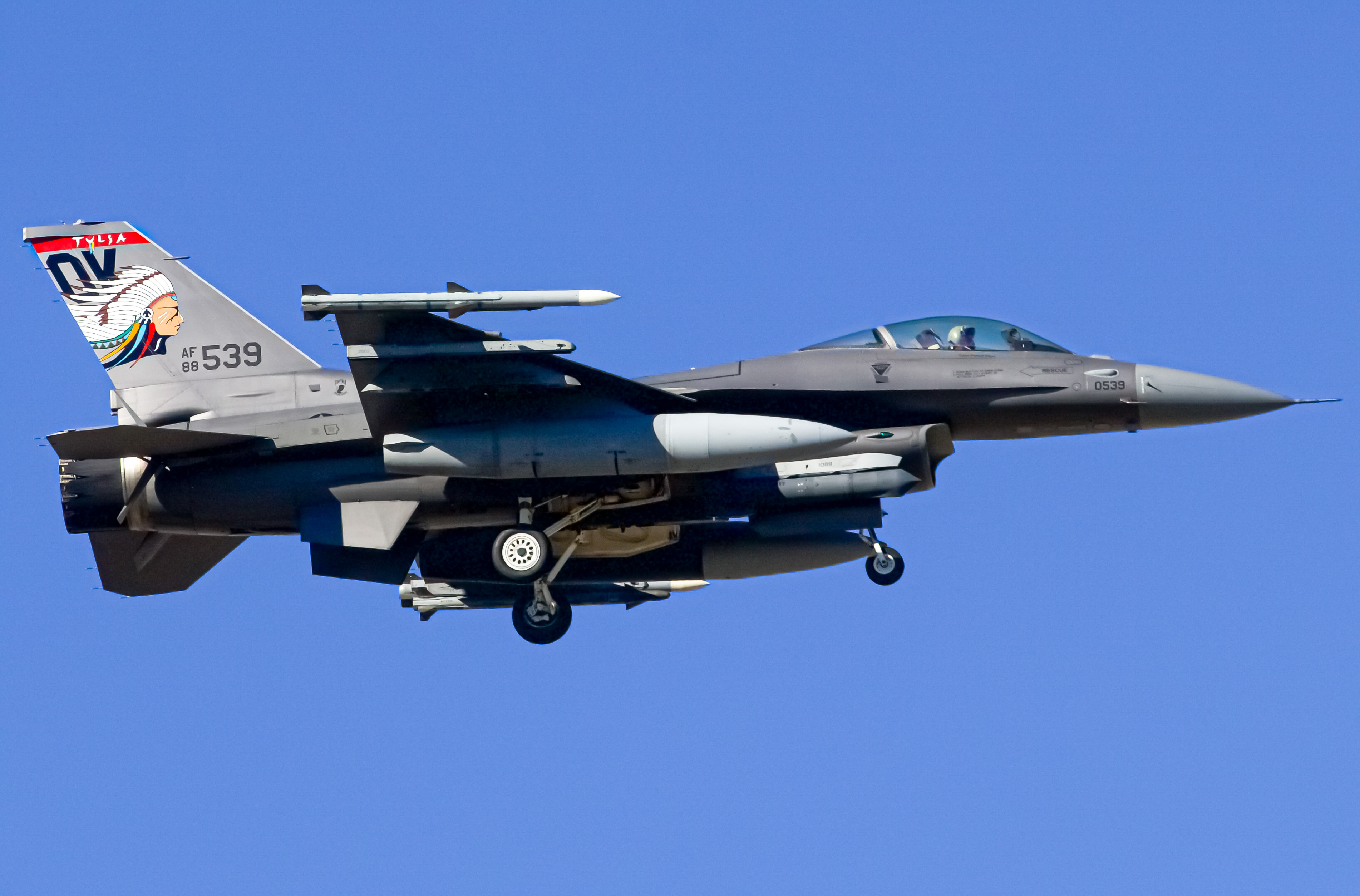 Full size: USAF - United States Air Force General Dynamics F-16 Fighting Falcon 88-0539 at Tulsa International Airport