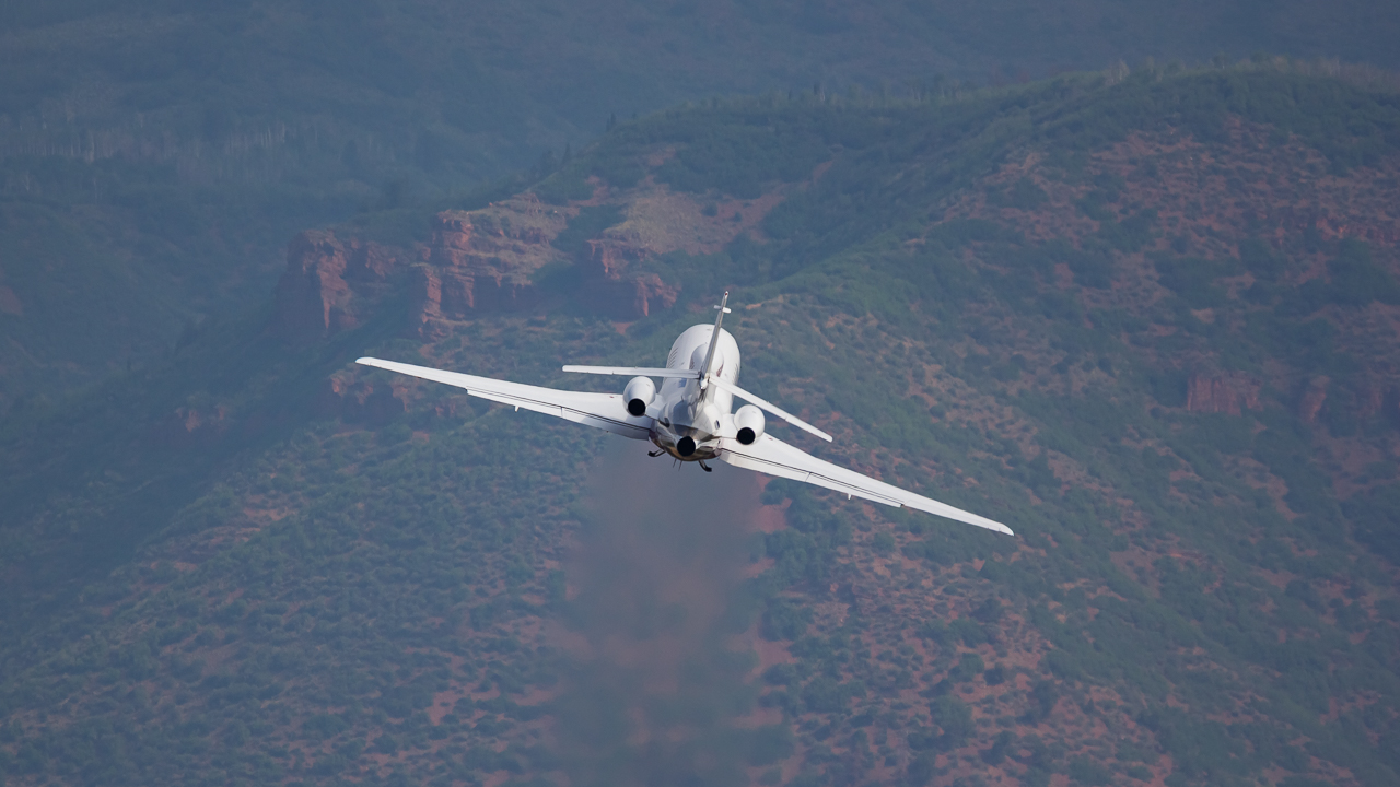 Full size: Royal Air Freight Dassault Falcon 50 N850RA at Aspen-Pitkin County Airport/Sardy Field