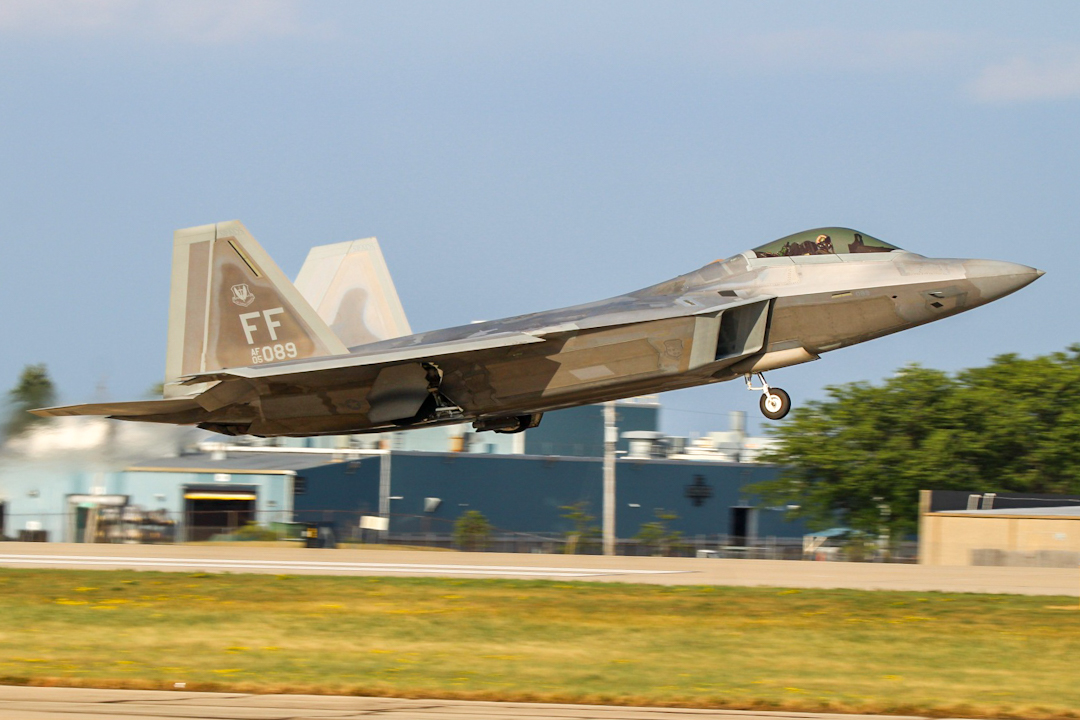 Full size: USAF - United States Air Force Lockheed Martin F-22 Raptor 05-4089 at Wittman Regional Airport